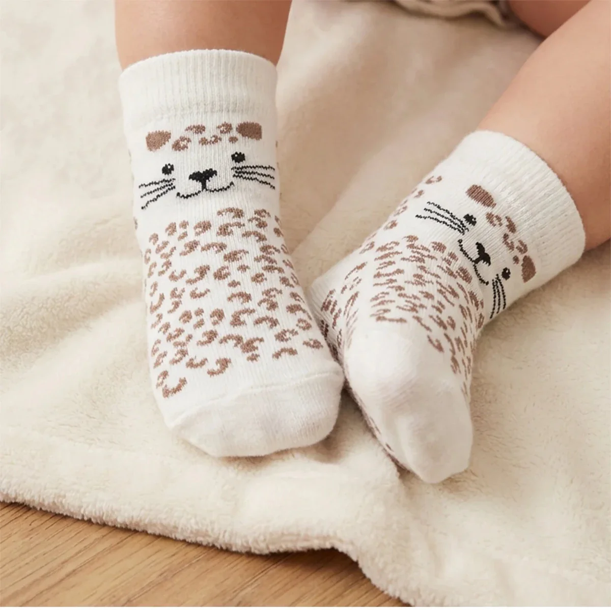 HelloBaby Boys Pack of 5 Ankle Socks Dinosaur Print Cotton Rich - Brown Printed - Image 3