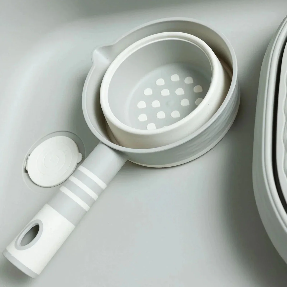 baby plus Bath Tube with Thermometer Set 3 pcs - Image 10