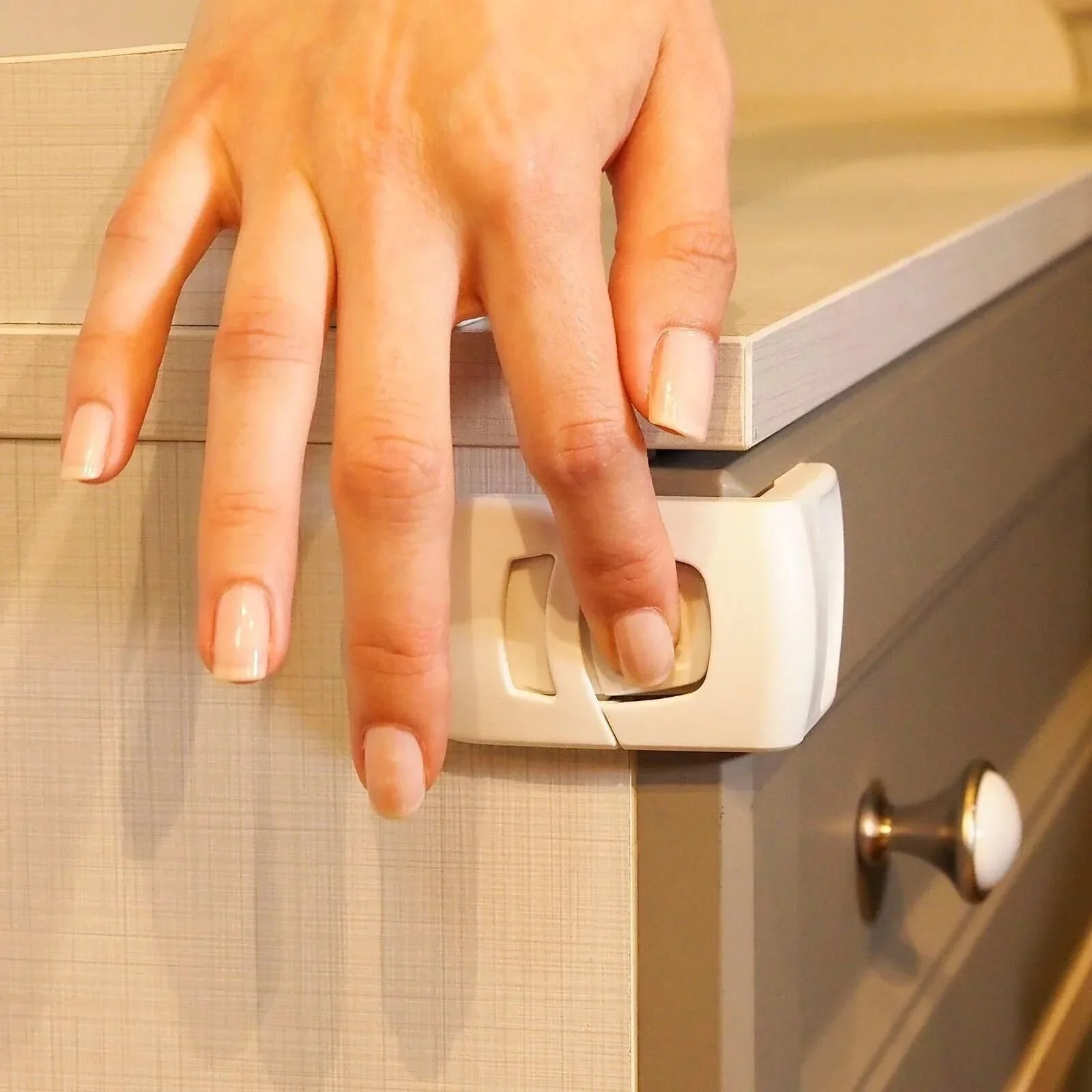 baby plus Double-Buttoned Drawer Lock - Image 4