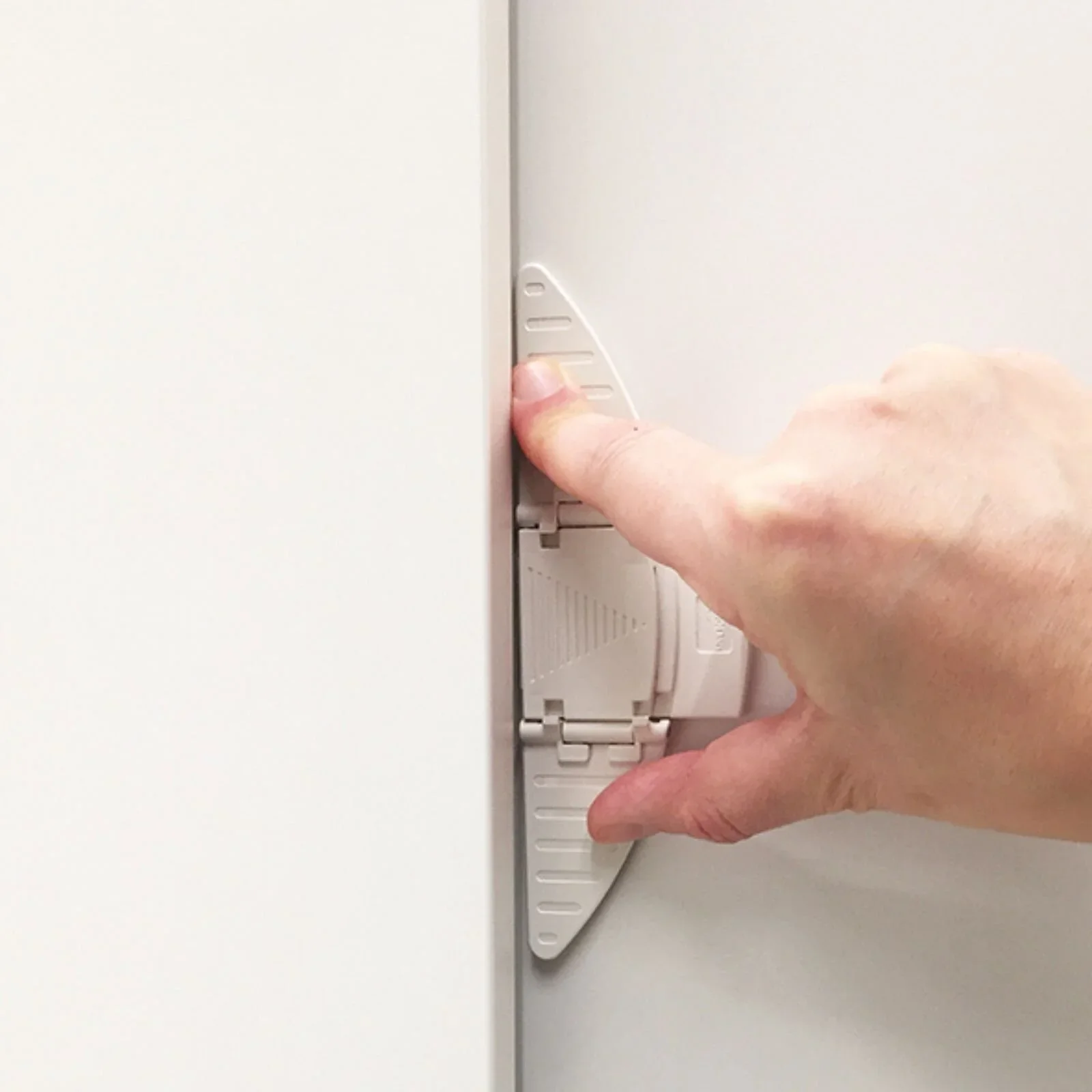 BabyDan Sliding Door Lock White - Image 3