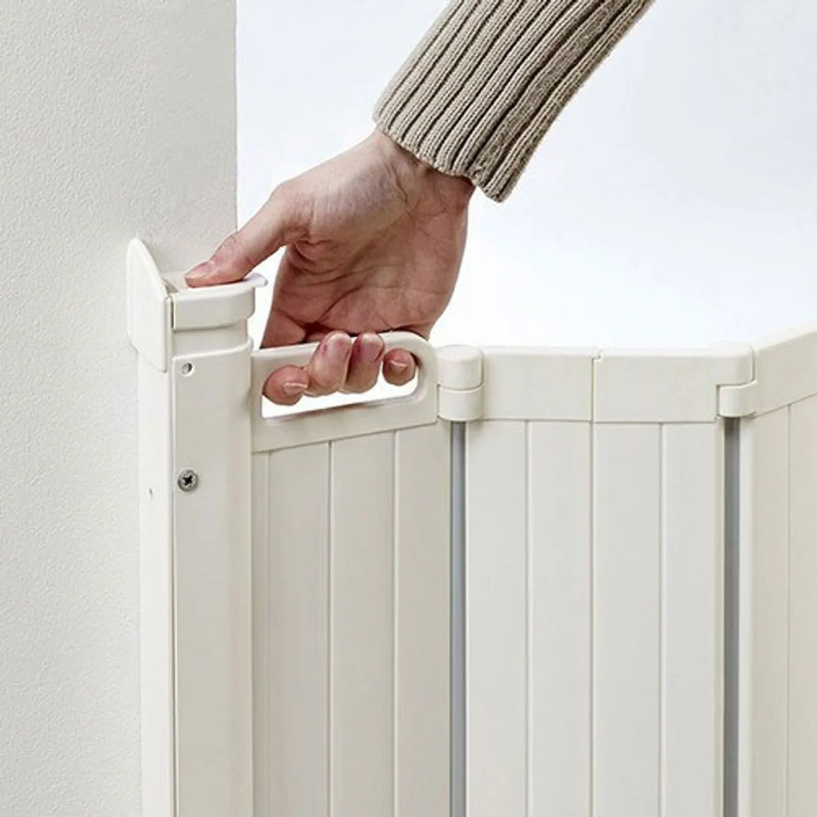 BabyDan Supreme Alma Autofoldable Safety Guard - Image 8