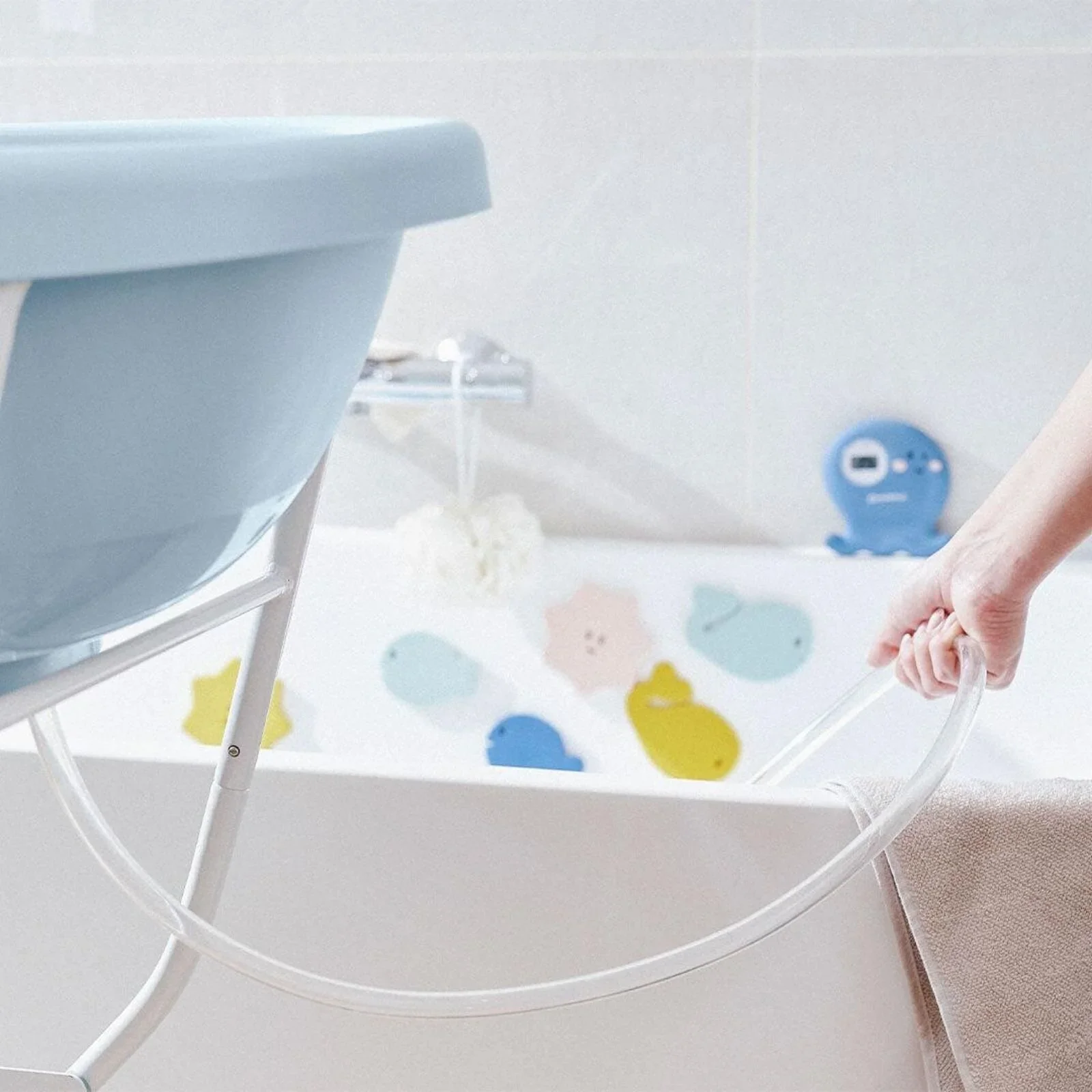 Badabulle Whale Bath Tub Stand & Drain Pipe - Image 4