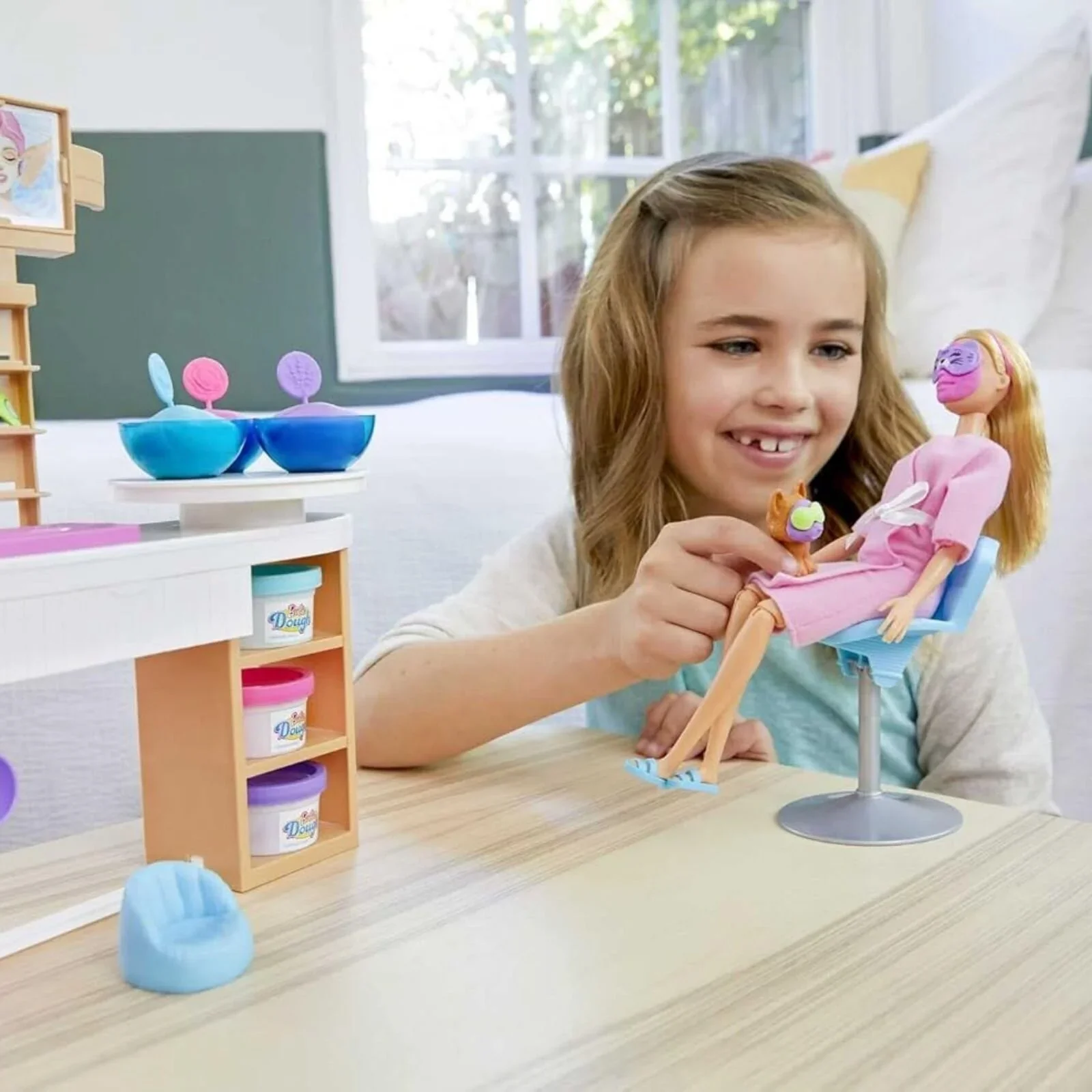 Barbie Face Mask Spa Day Playset - Image 5