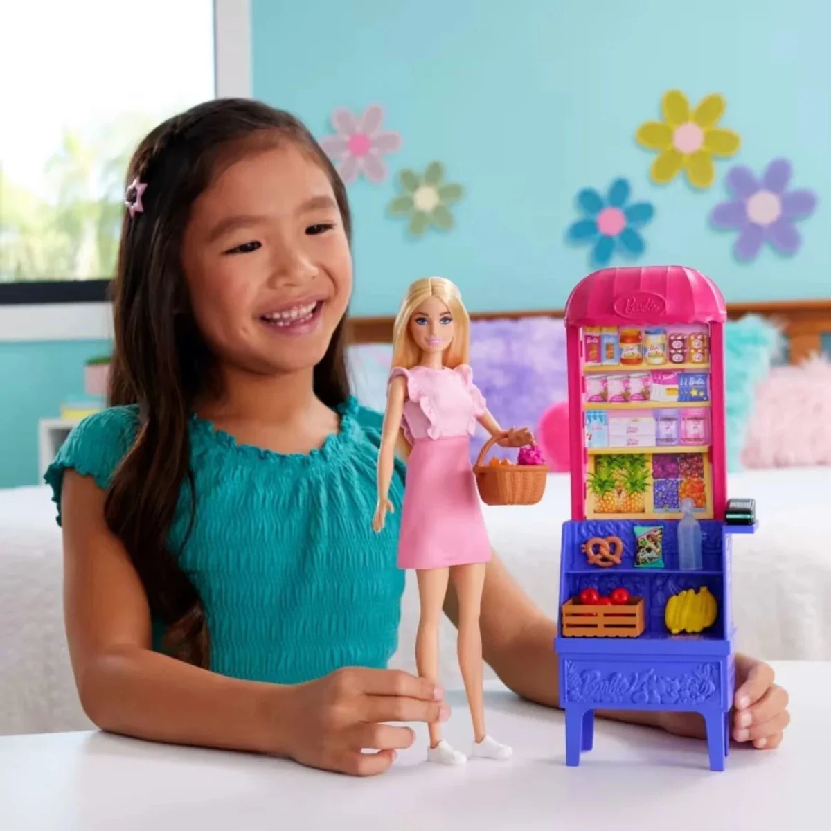 Barbie Malibu Shopping at the Market Playset & Doll - Image 3
