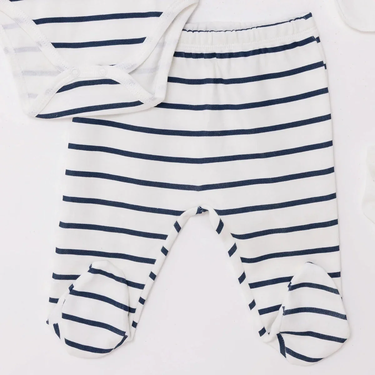 Bebbek Boys 10pcss Newborn Set Animal with Poppers V-Neck Long Leg Long Sleeve - Ecru - Image 6