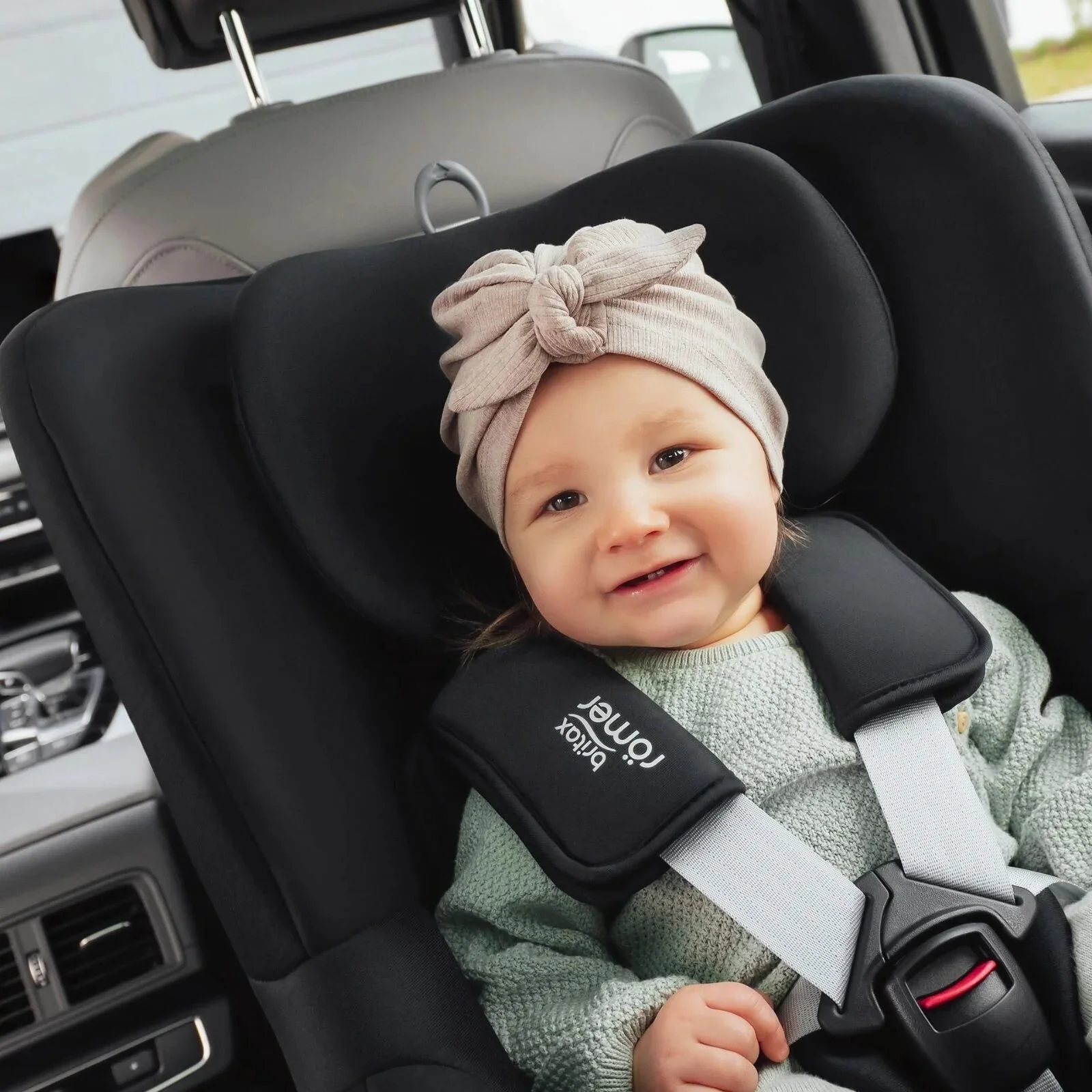 Britax Römer Dualfix M Plus 360 Spin Car Seat - Space Black - Image 10