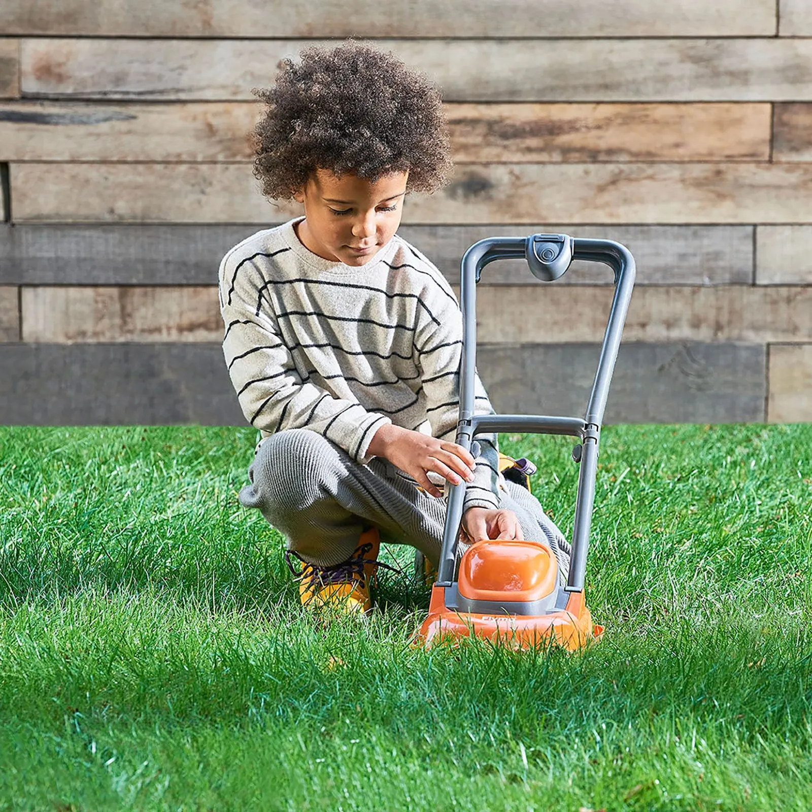 Casdon Flymo Lawn Mower Toy - Image 4