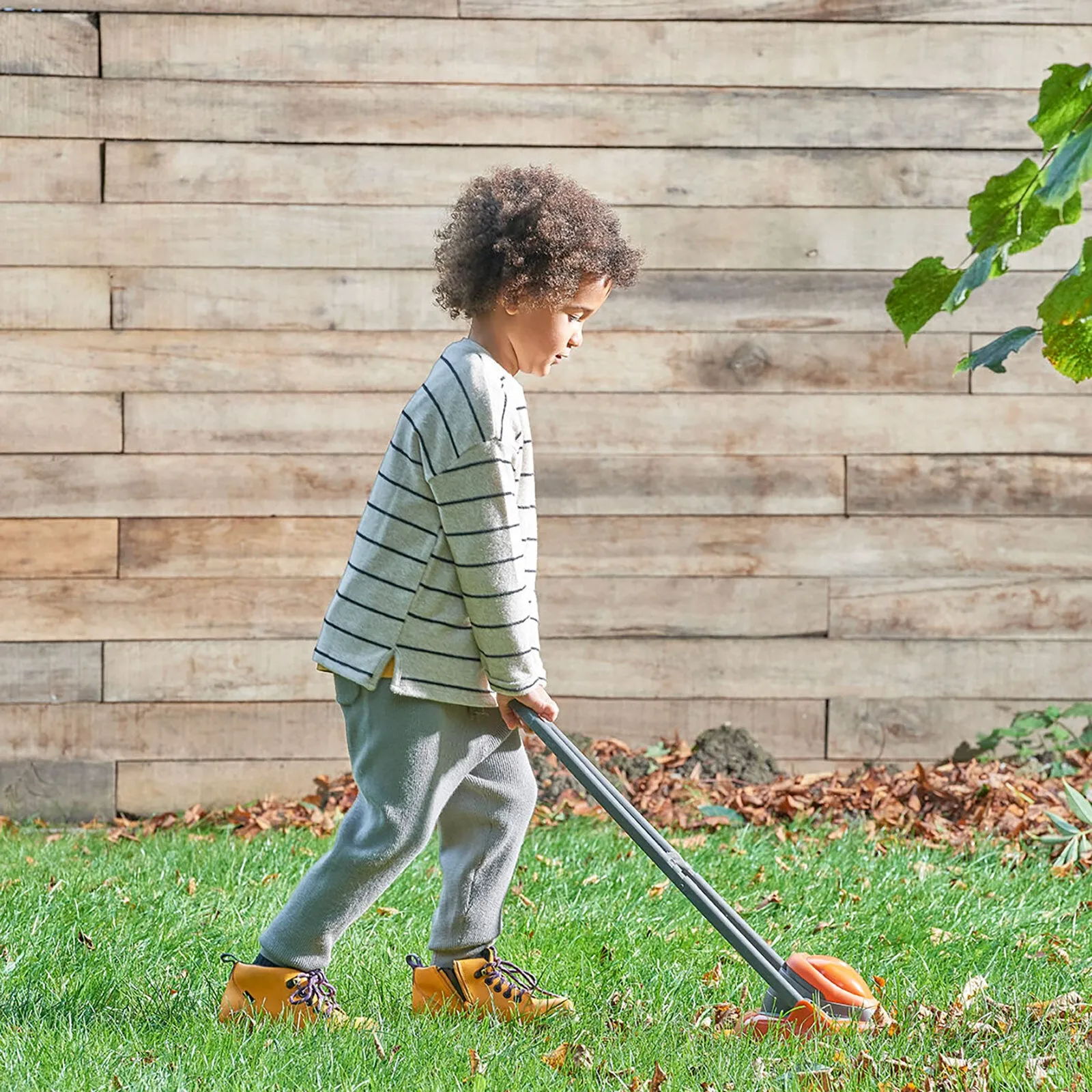 Casdon Flymo Lawn Mower Toy - Image 8