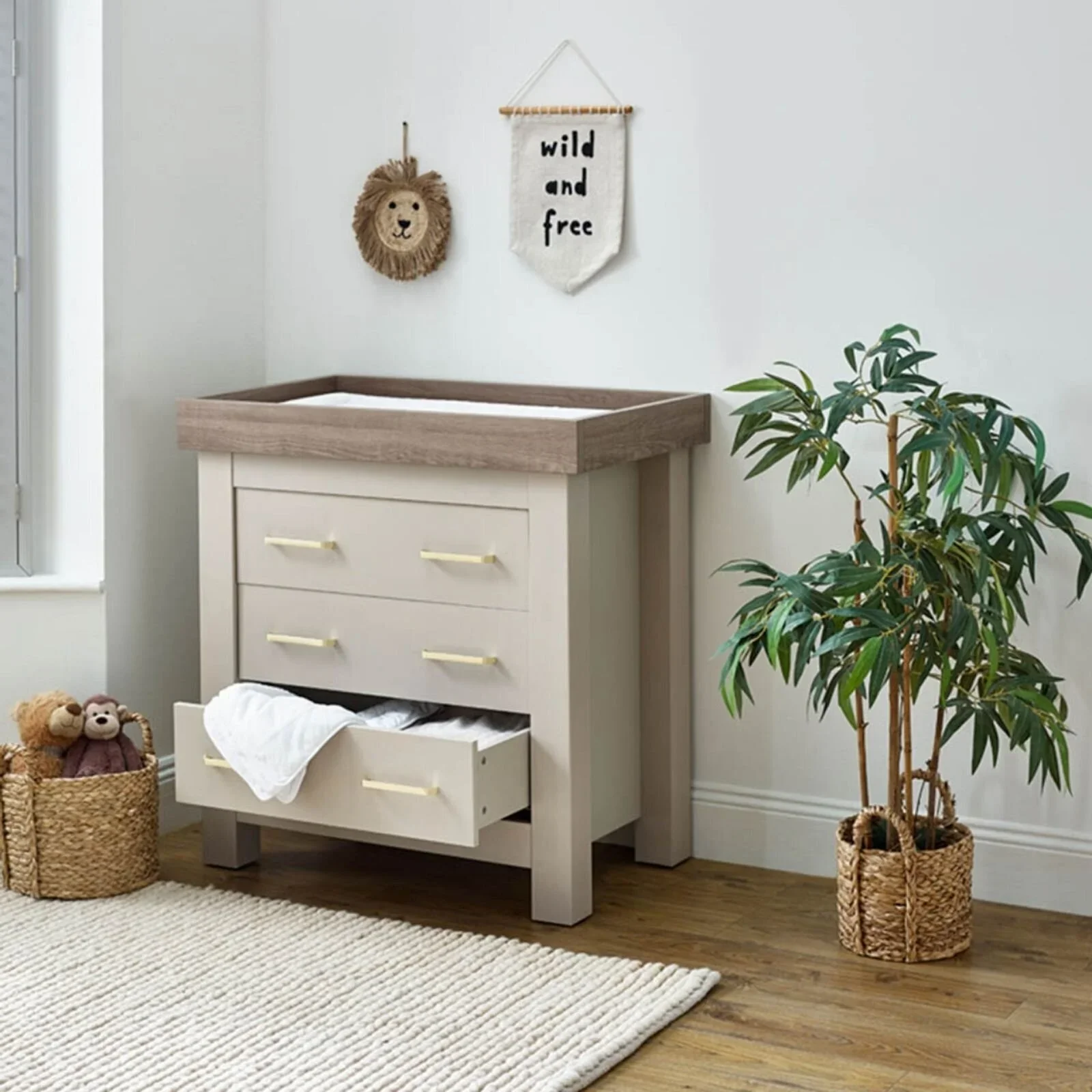 Charnwood Bordeaux Dresser & Baby Changer - Oatmeal - Image 10