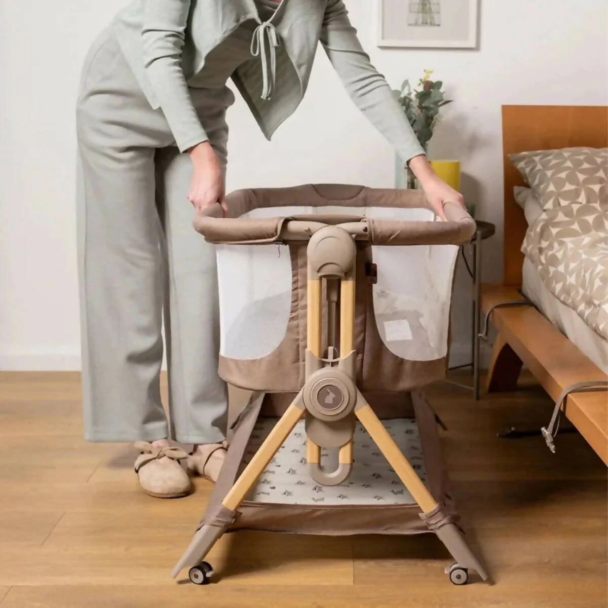 Cosatto Close to Me Folding Bedside Crib - Hoglet - Image 12