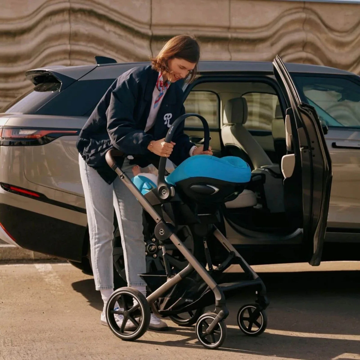 Cybex Cloud G i-Size Group 0+ Car Seat (Birth to 12 Months) - Moon Black - Image 13
