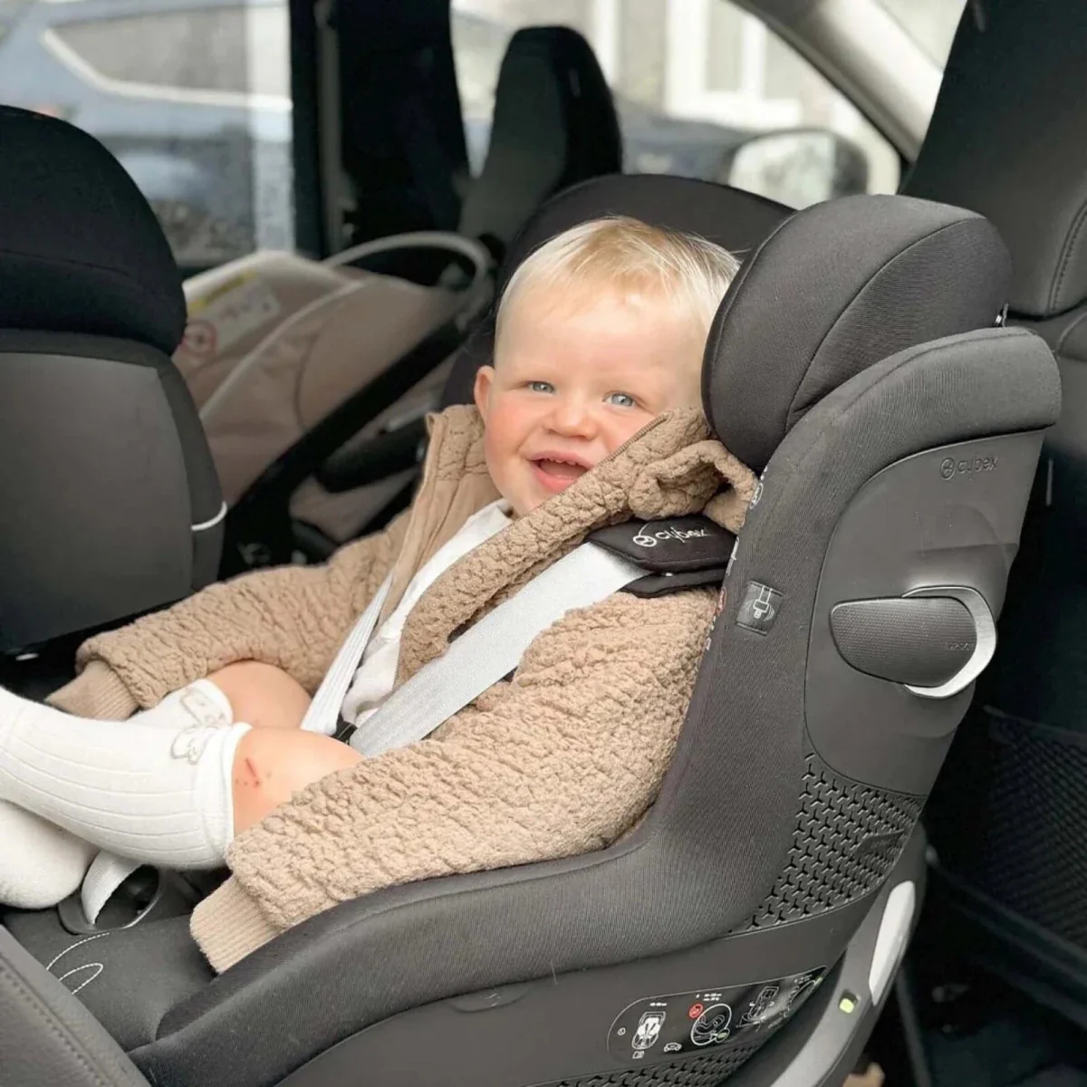 Cybex Sirona G i-Size Group 0/1 Car Seat - Magic Black - Image 12