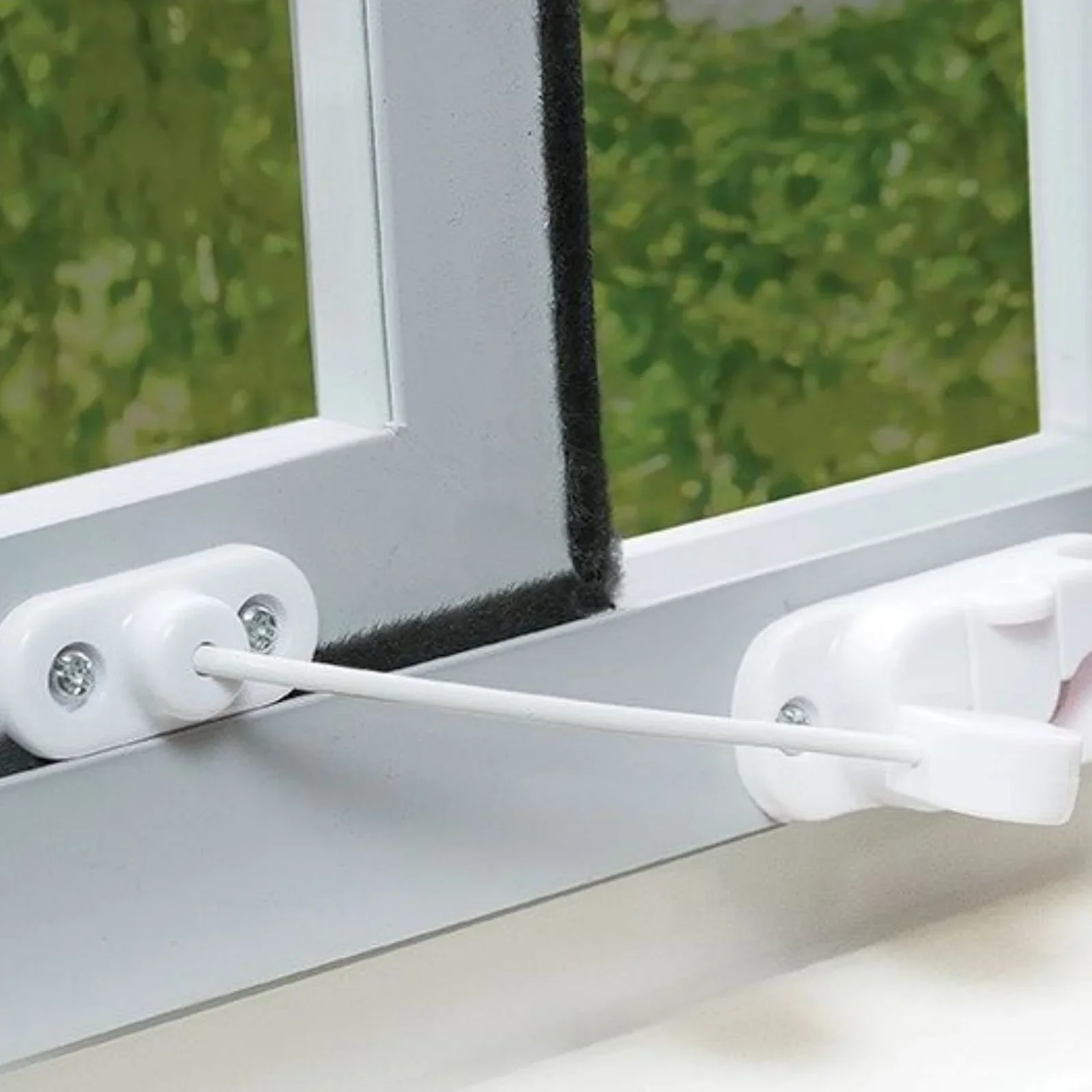 Dreambaby Breezz-Guard Keyless Window Restrictor - Image 2