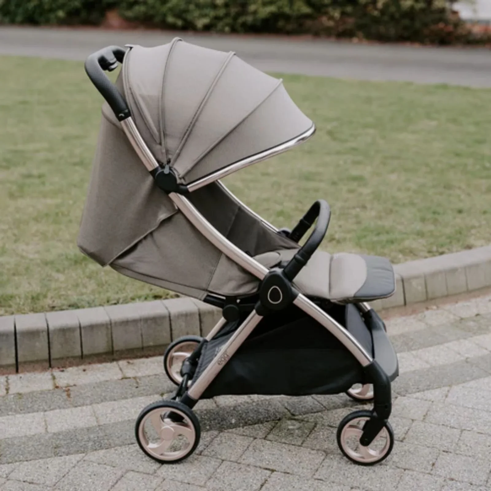 eggZ® Stroller - Carbonite - Image 17