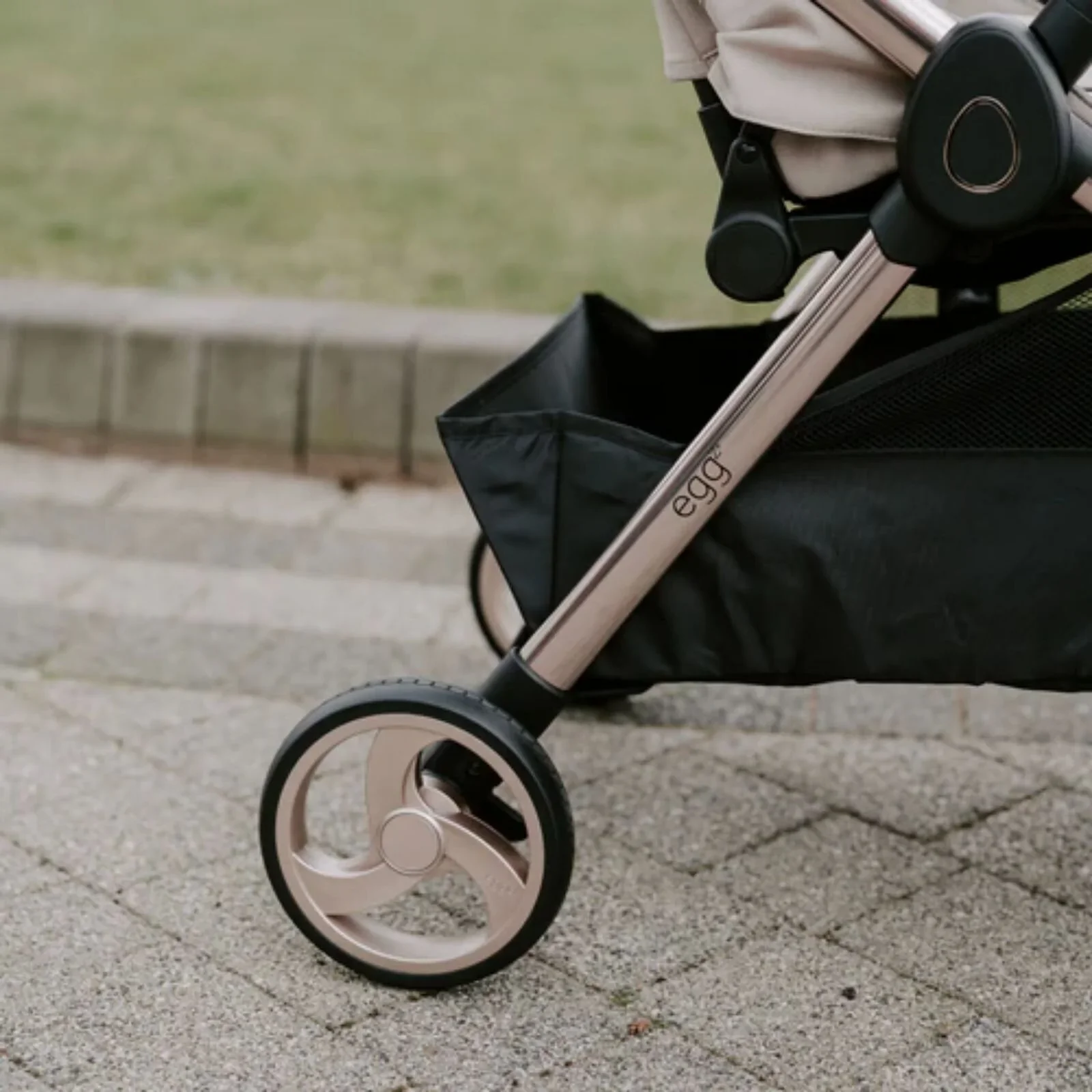 eggZ® Stroller - Carbonite - Image 19