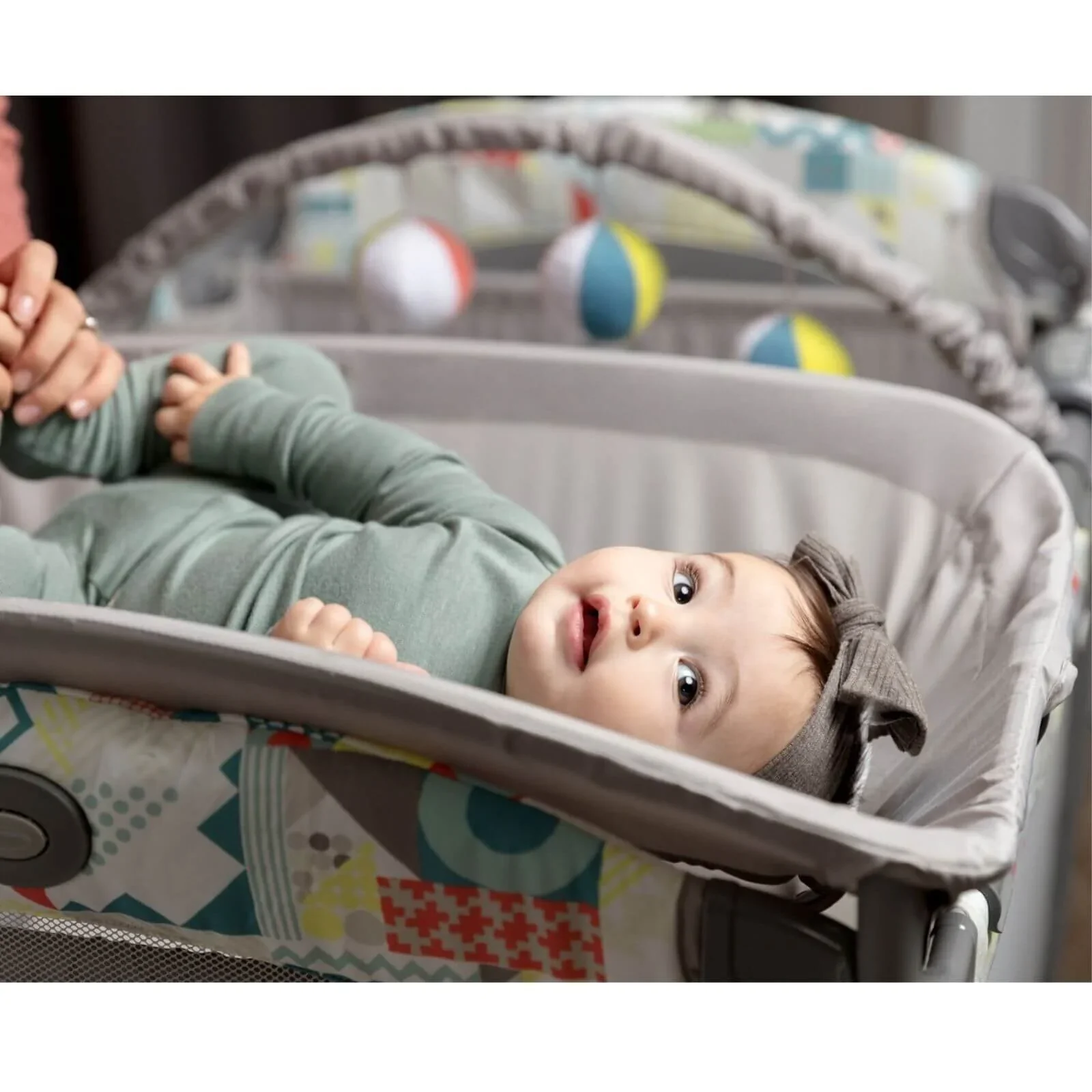 Graco Contour Electra Bassinet Travel Cot with Changing Table - Little Adventures - Image 10
