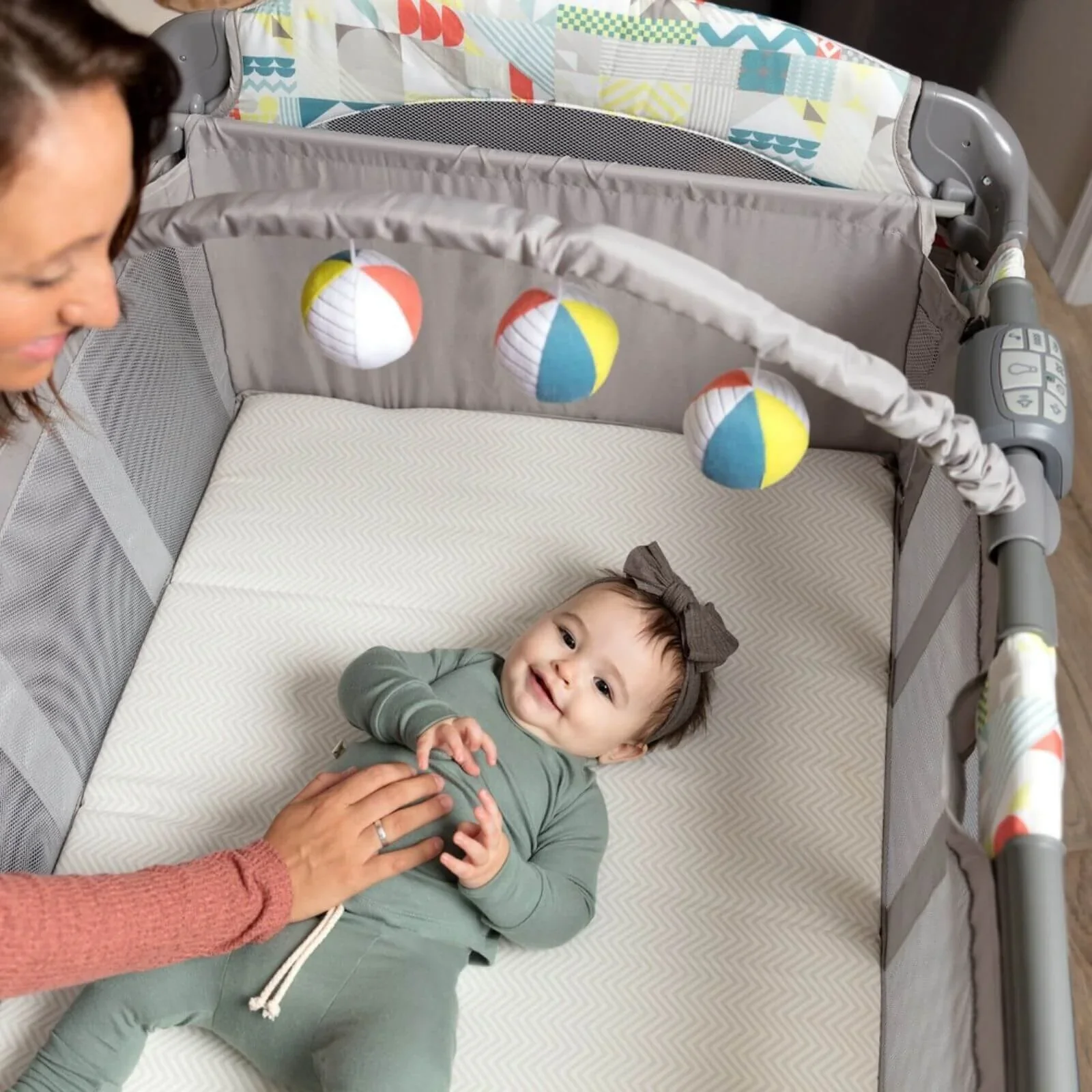 Graco Contour Electra Bassinet Travel Cot with Changing Table - Little Adventures - Image 9