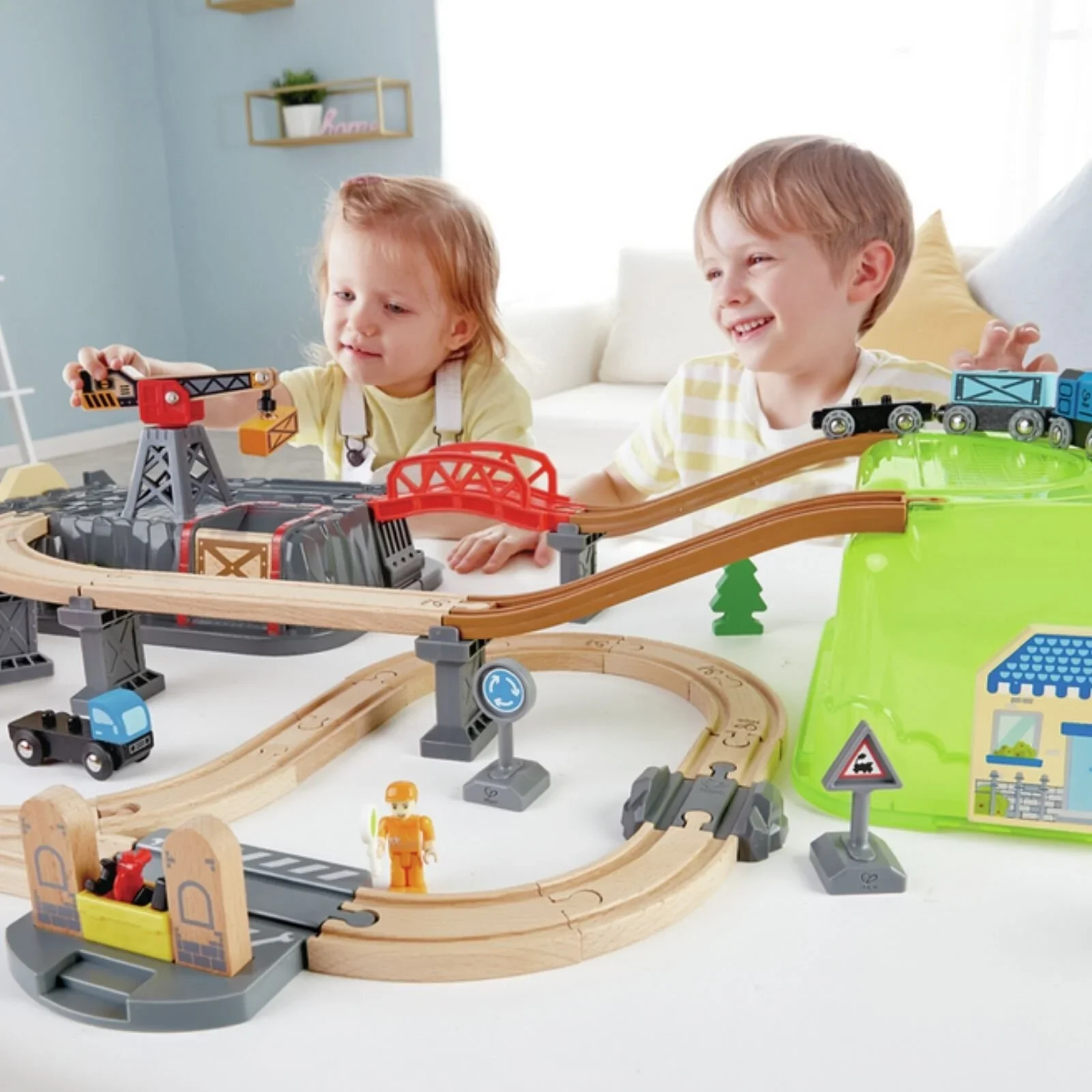 Hape Railway Bucket Builder Set - Image 5