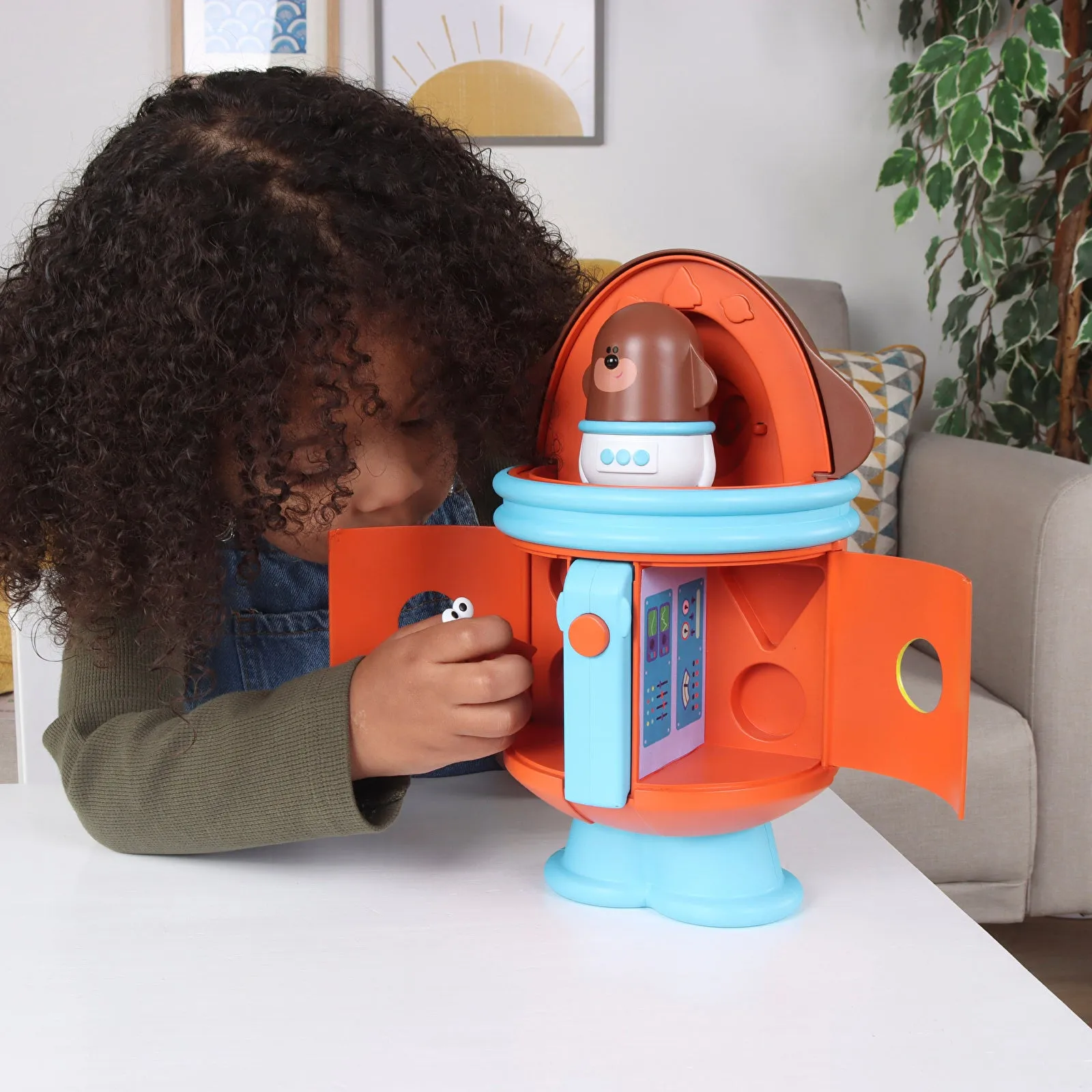 Hey Duggee Transforming Duggee Space Rocket - Image 8
