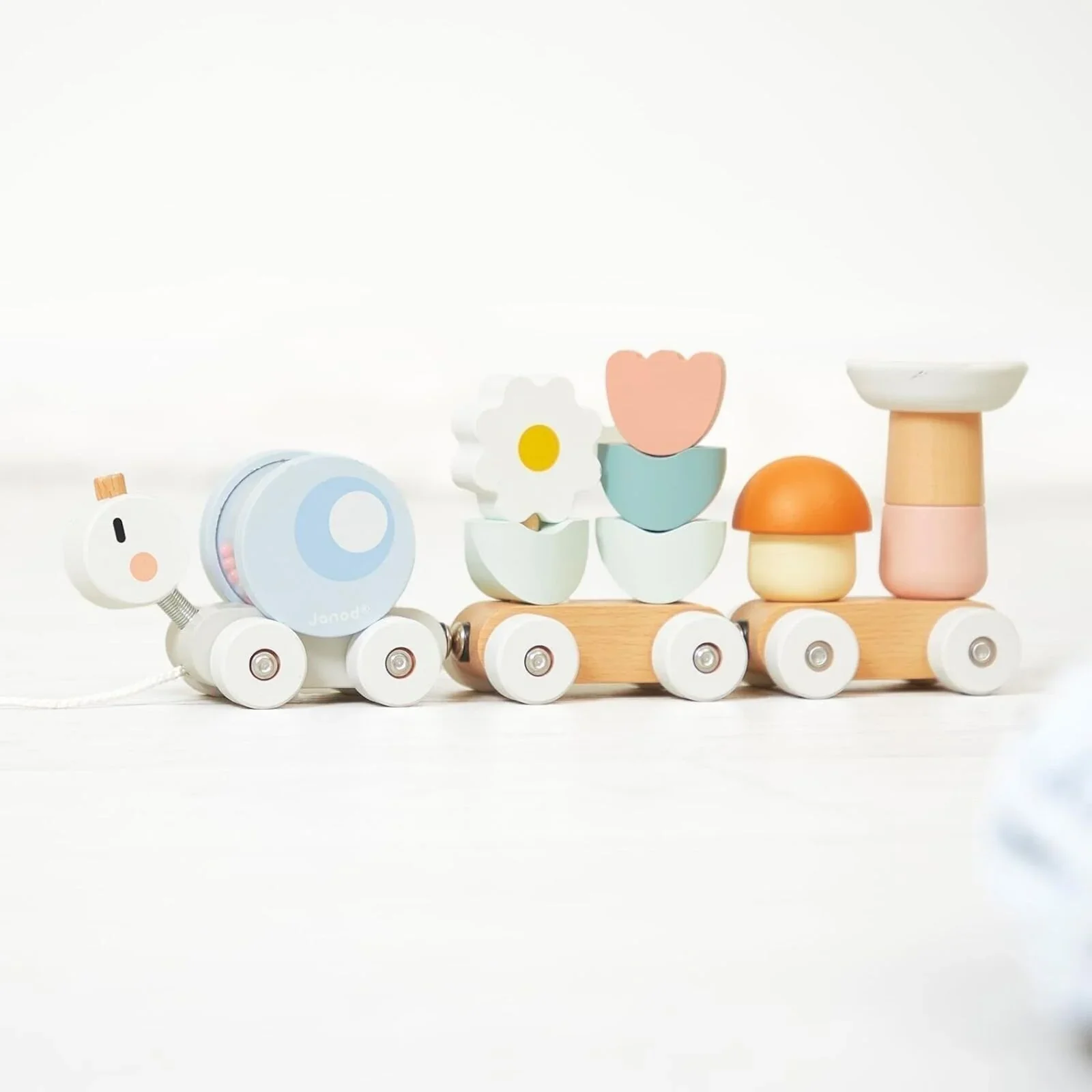 Janod Sweet Cocoon Snail Train - Image 3