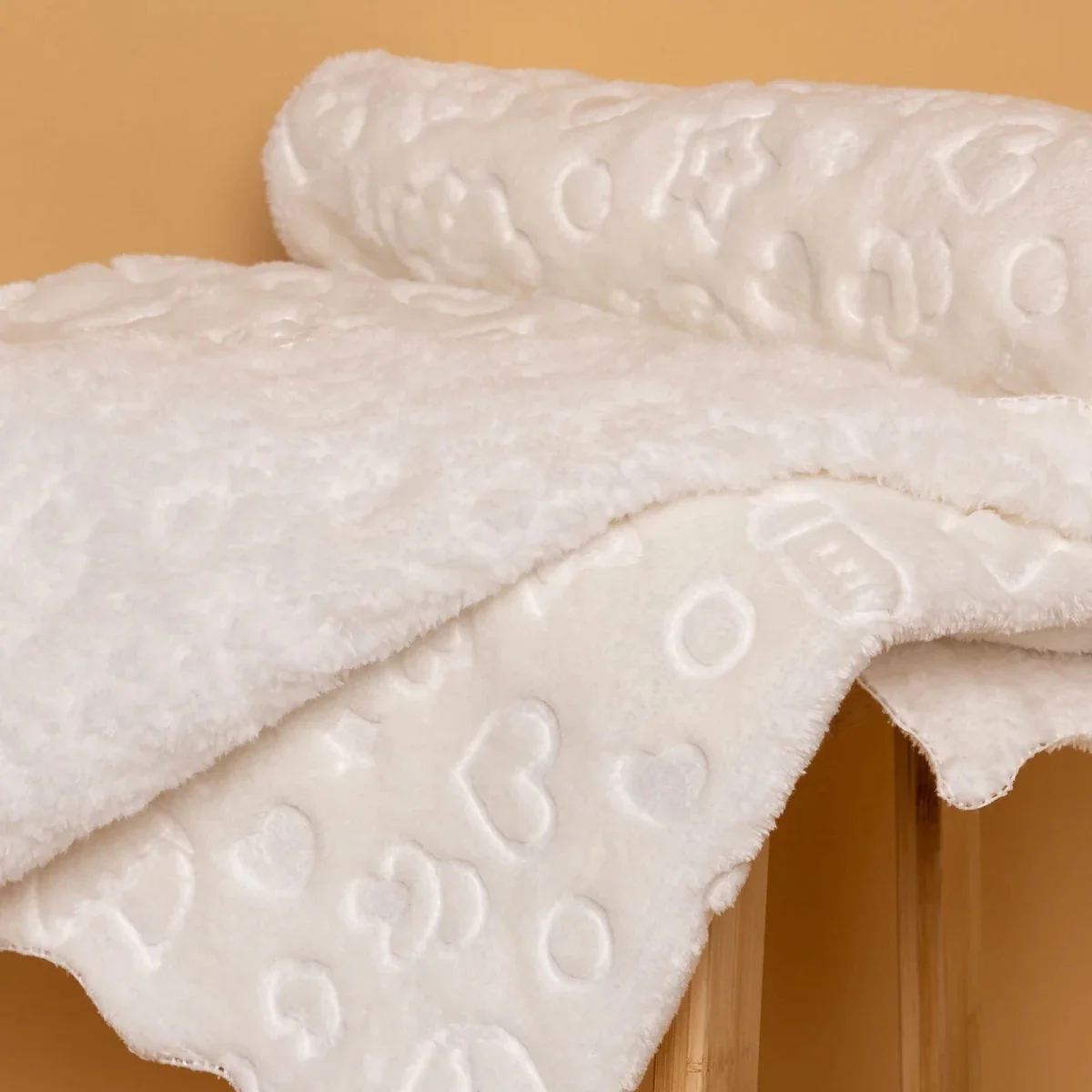 Little Dreams Unisex Plush Blankets - Ecru - Image 4