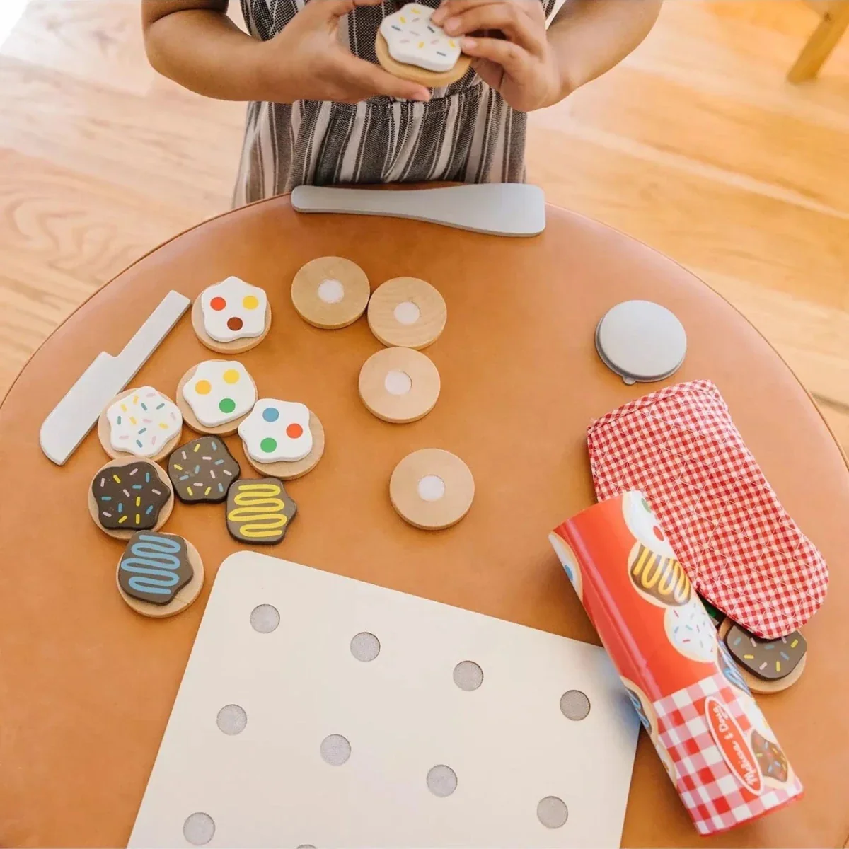 Melissa & Doug Wooden Slice & Bake Cookie Set - Image 5
