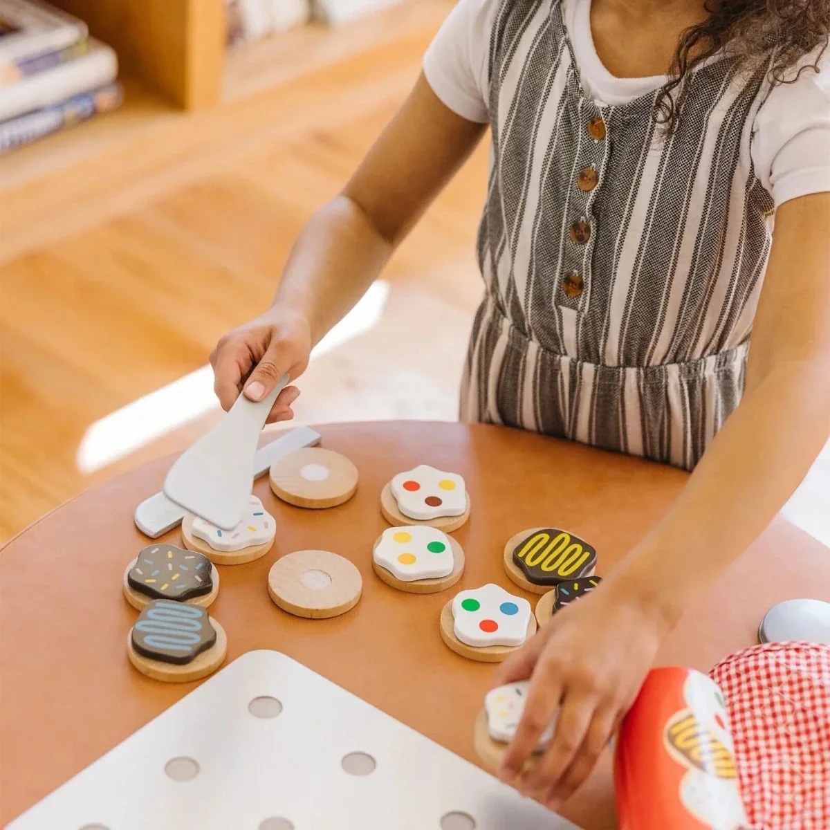 Melissa & Doug Wooden Slice & Bake Cookie Set - Image 8