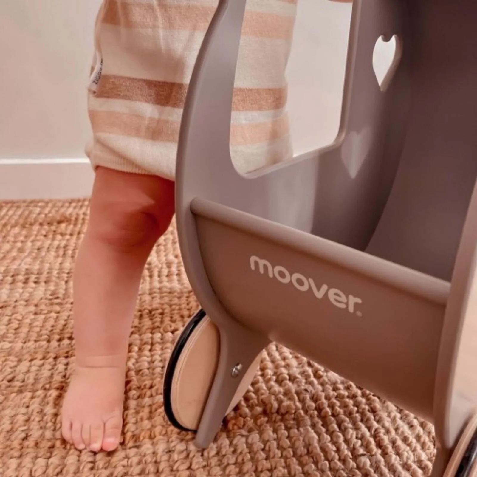 Moover Pram - Pink - Image 4