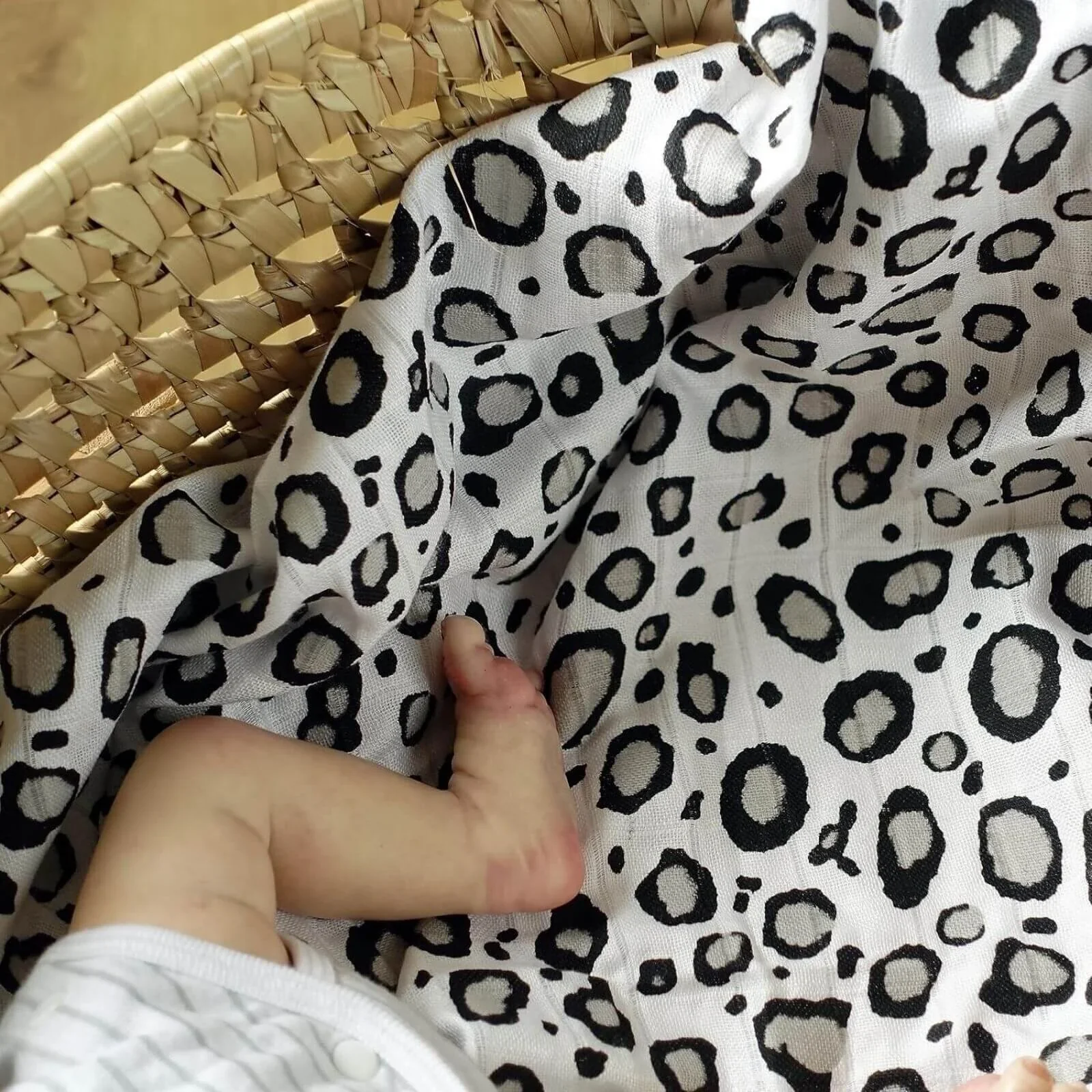 MuslinZ Bamboo/Organic Cotton Muslin Swaddle 120x120cm - Leopard - Image 4