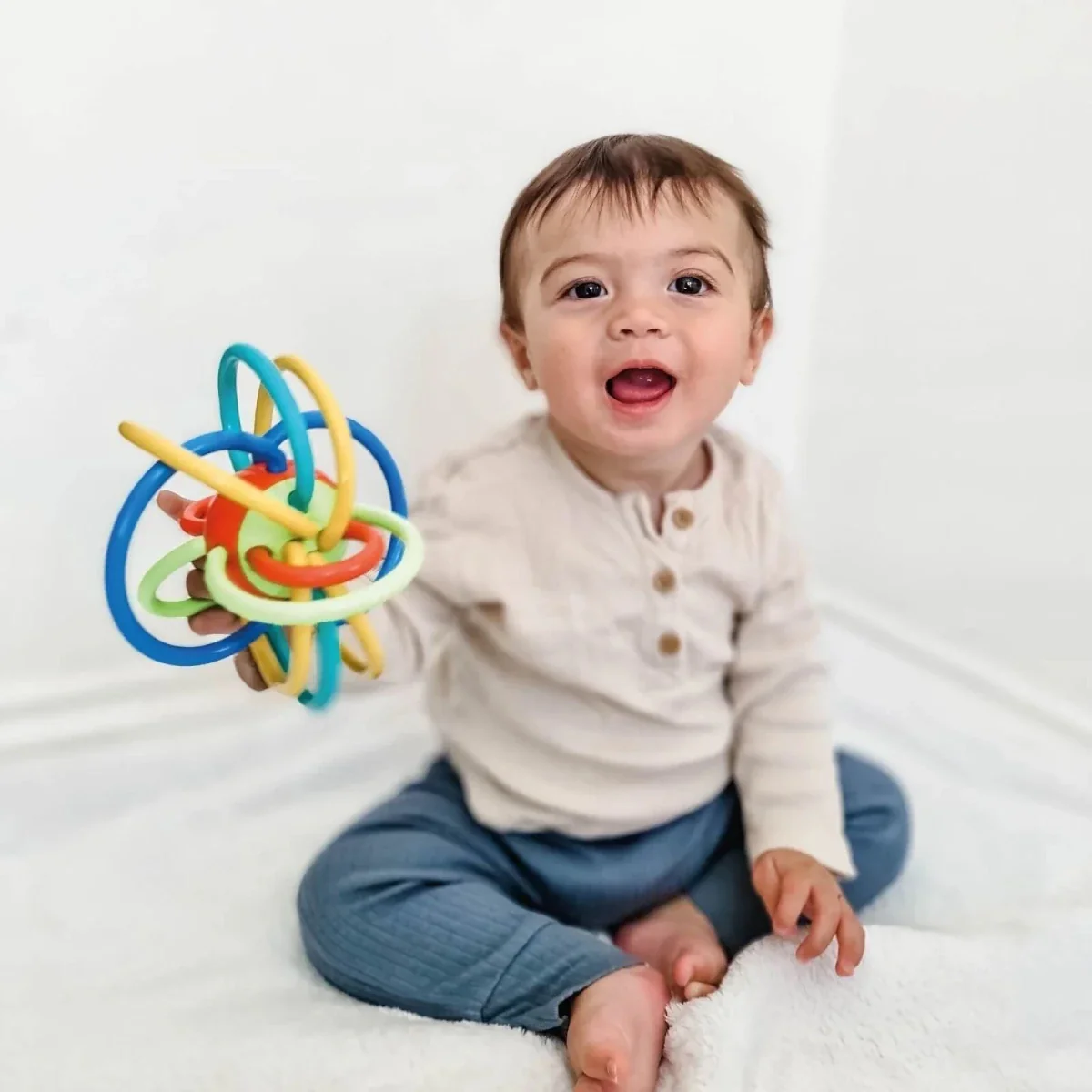 Nuby Lots of Loops Teether 3+ months - Image 2