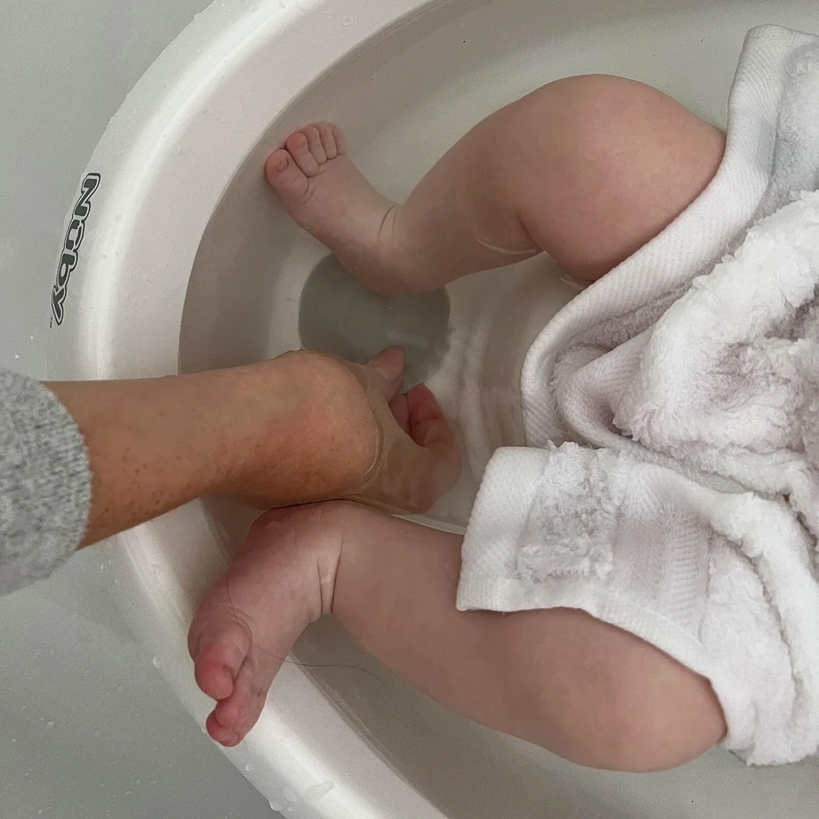 Nuby Newborn Baby Bath - Image 4