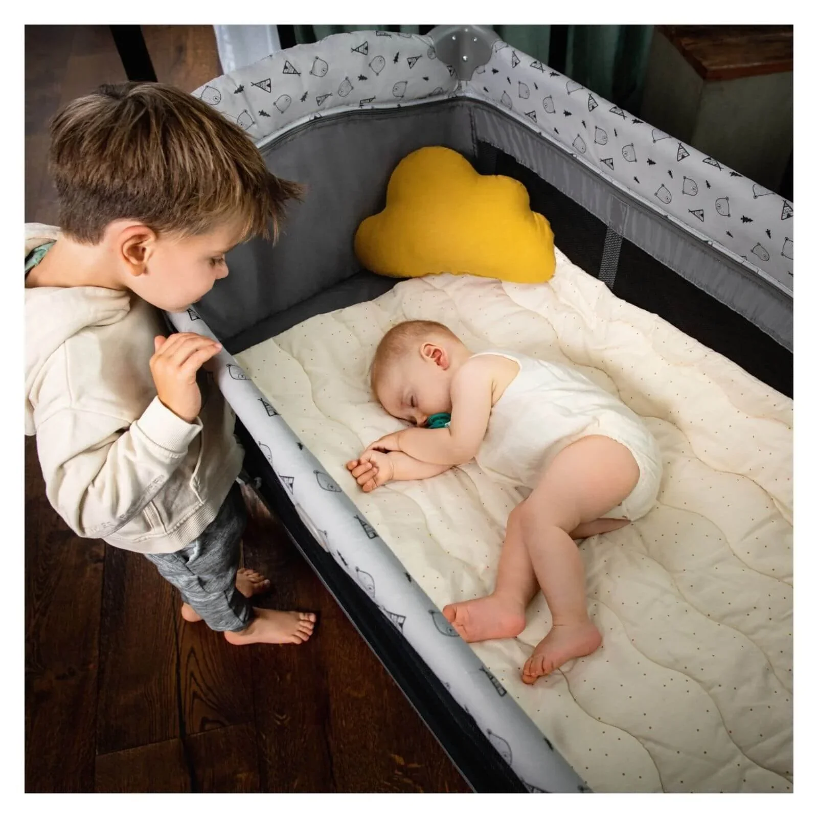 Outlet - Hauck Sleep N Play Center Bassinet Travel Cot & Playpen - Stars - Image 7