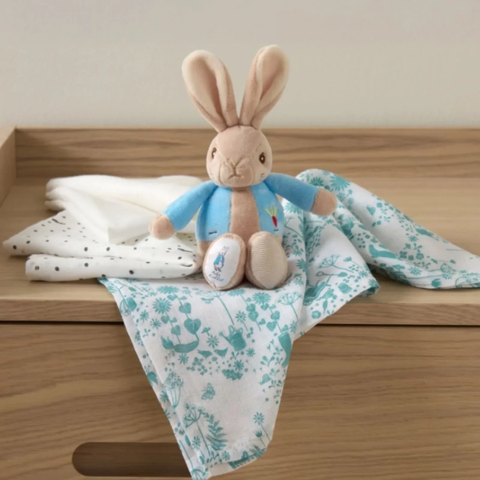Peter Rabbit Muslin & Soft Toy Gift Set - Image 3