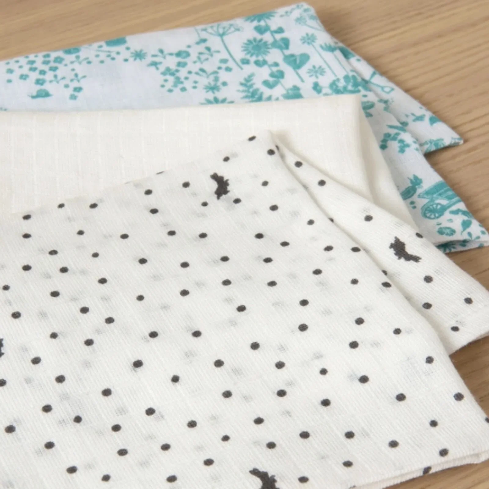Peter Rabbit Muslin & Soft Toy Gift Set - Image 5