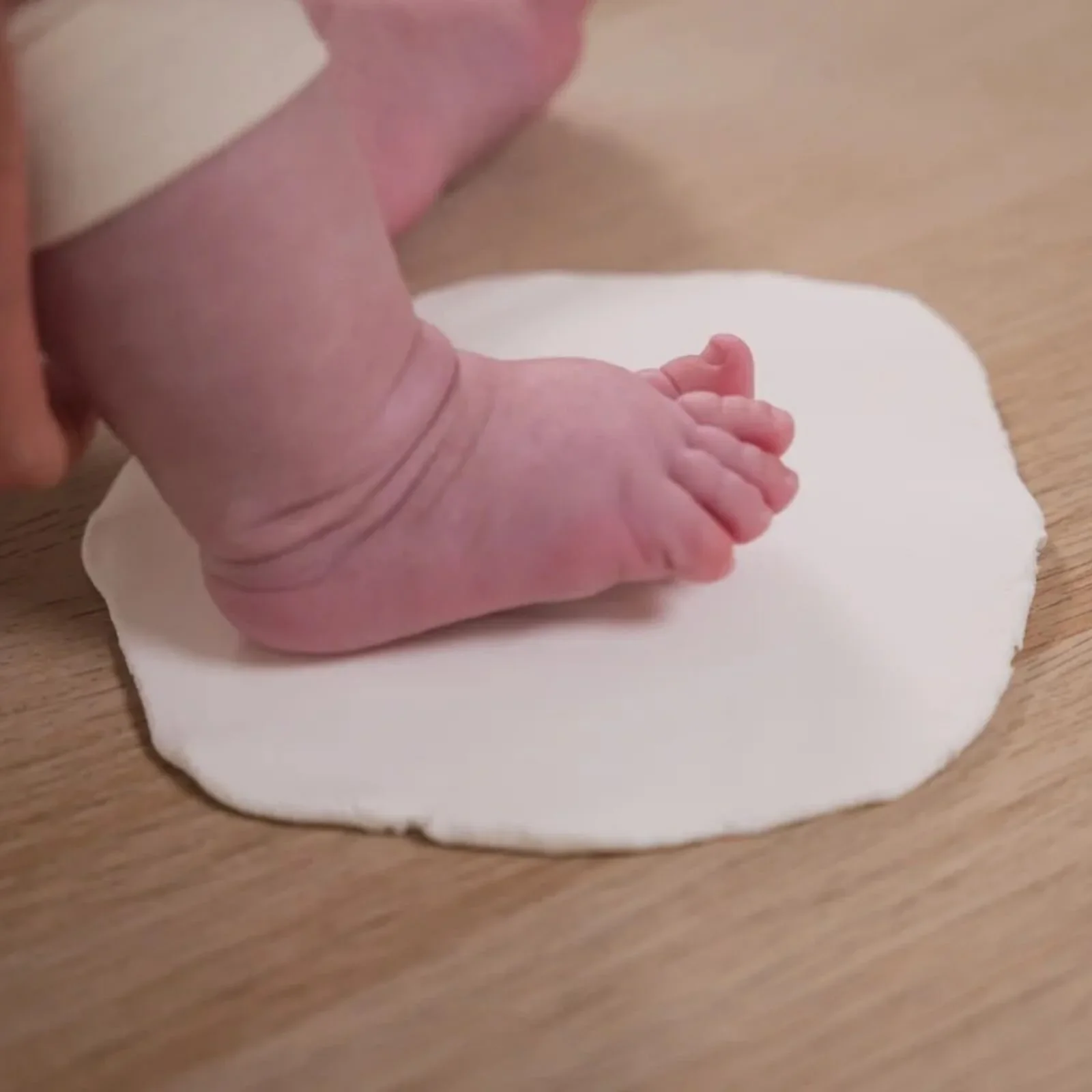 Petit Artichaut Duo Frame with Hand & Foot Imprints - Jolis Coeurs - Image 3