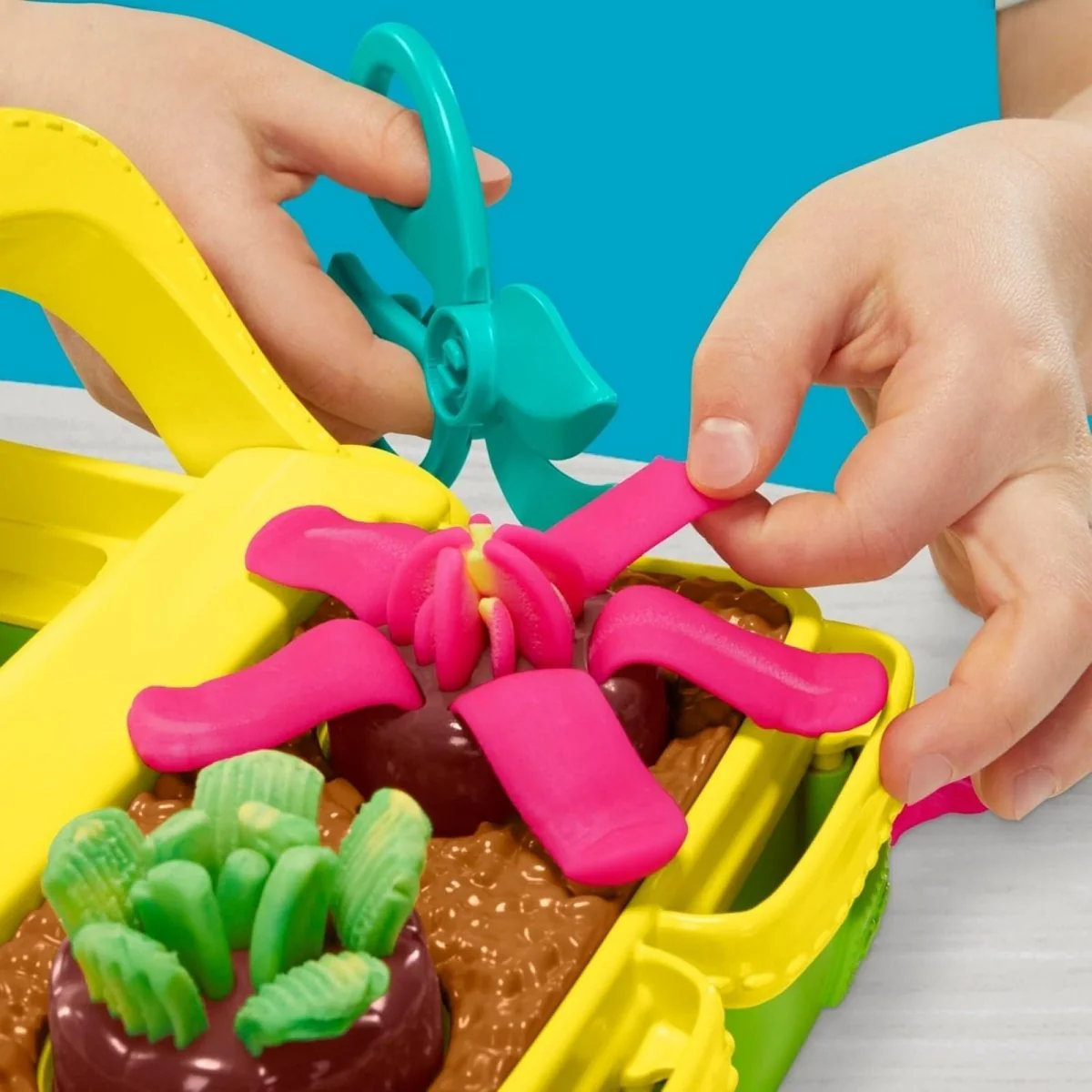 Play-Doh Blooming Flowers - Image 4