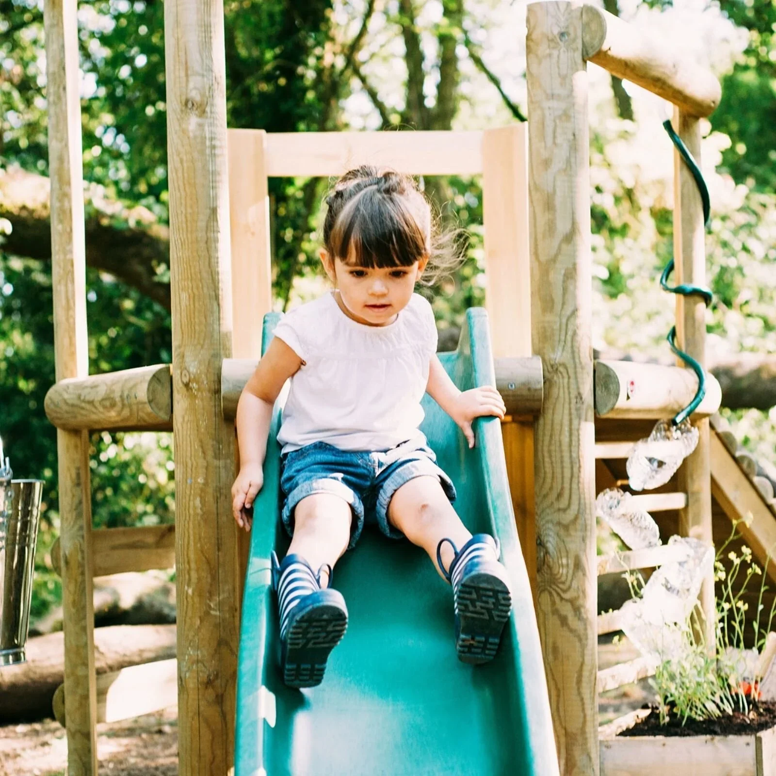 Plum Discovery Woodland Treehouse - Image 25