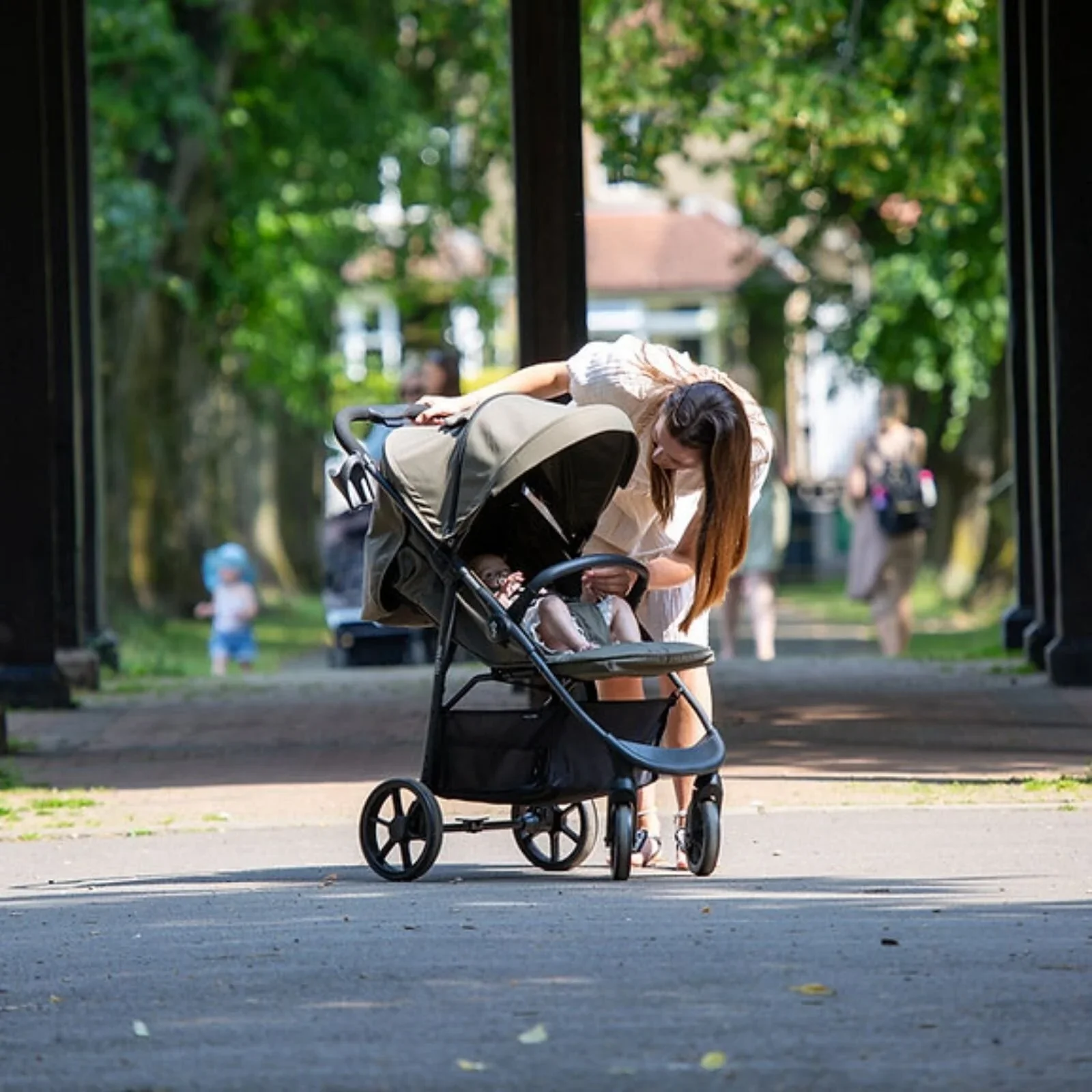 Red Kite Push Me Urbana Stroller - Khaki - Image 12