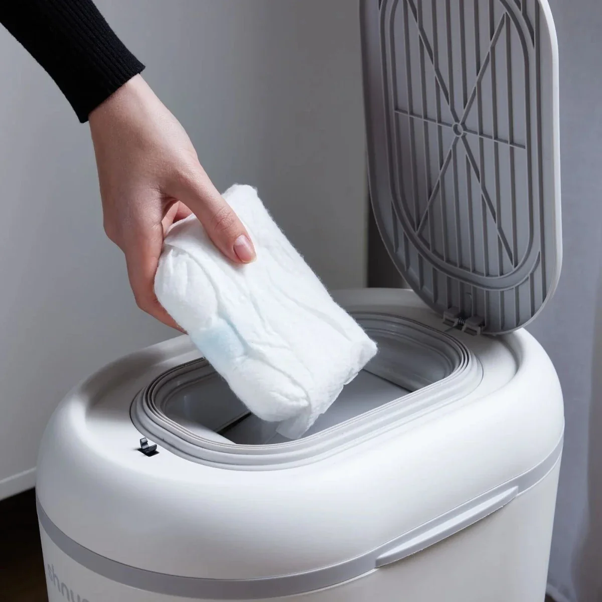 Shnuggle Eco-Touch Nappy Bin - White - Image 5