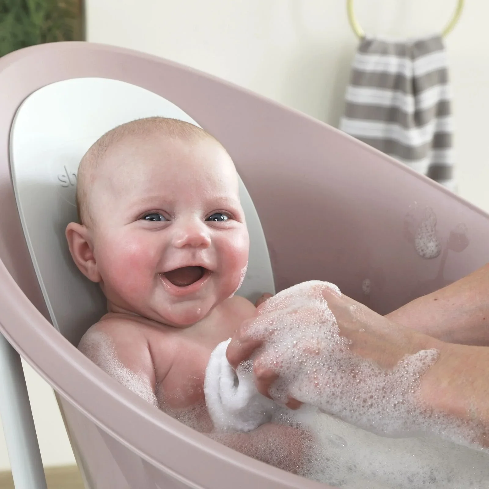 Shnuggle Newborn Baby Bath with Plug - Taupe - Image 5