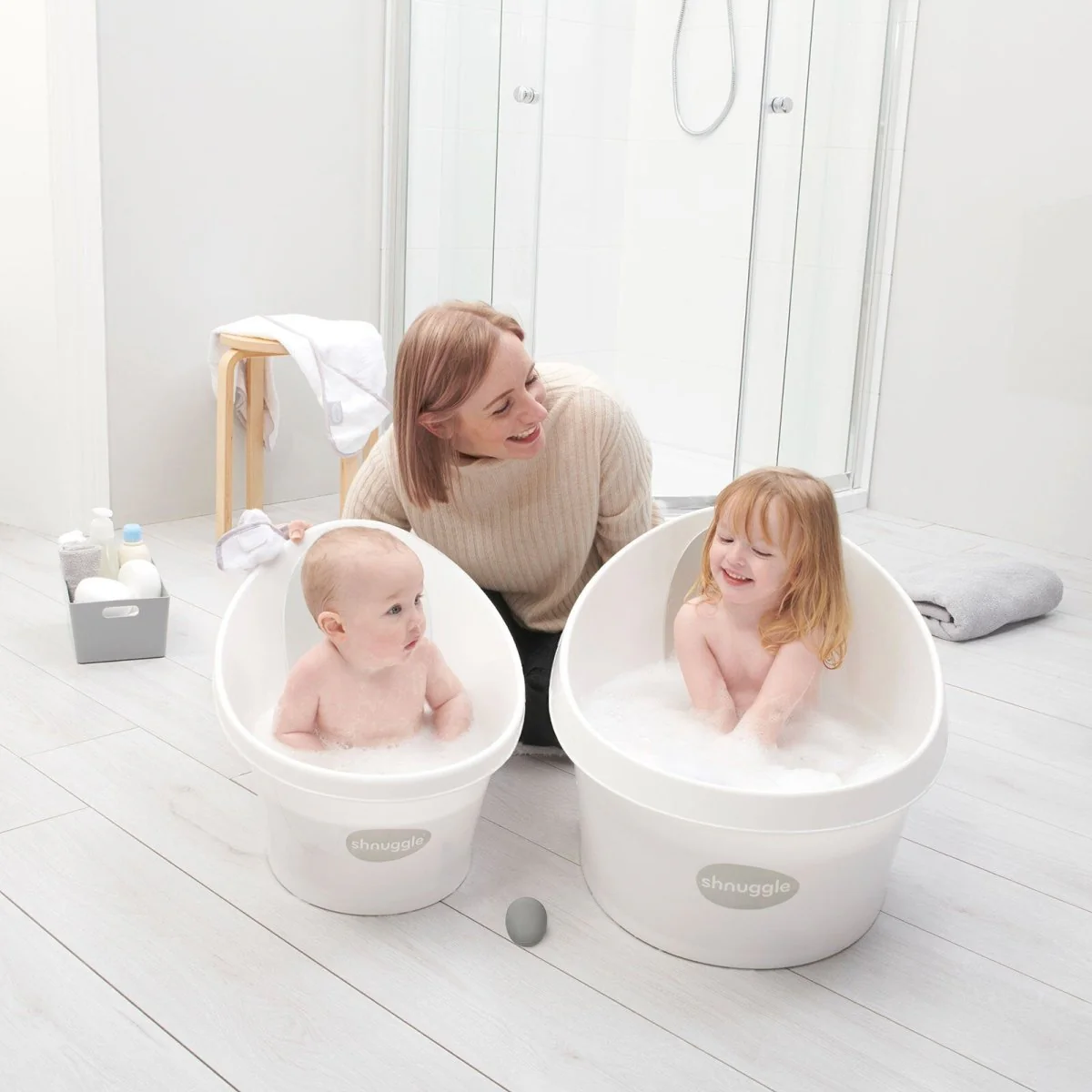 Shnuggle Toddler Bath Tub - White With Light Grey Backrest - Image 3