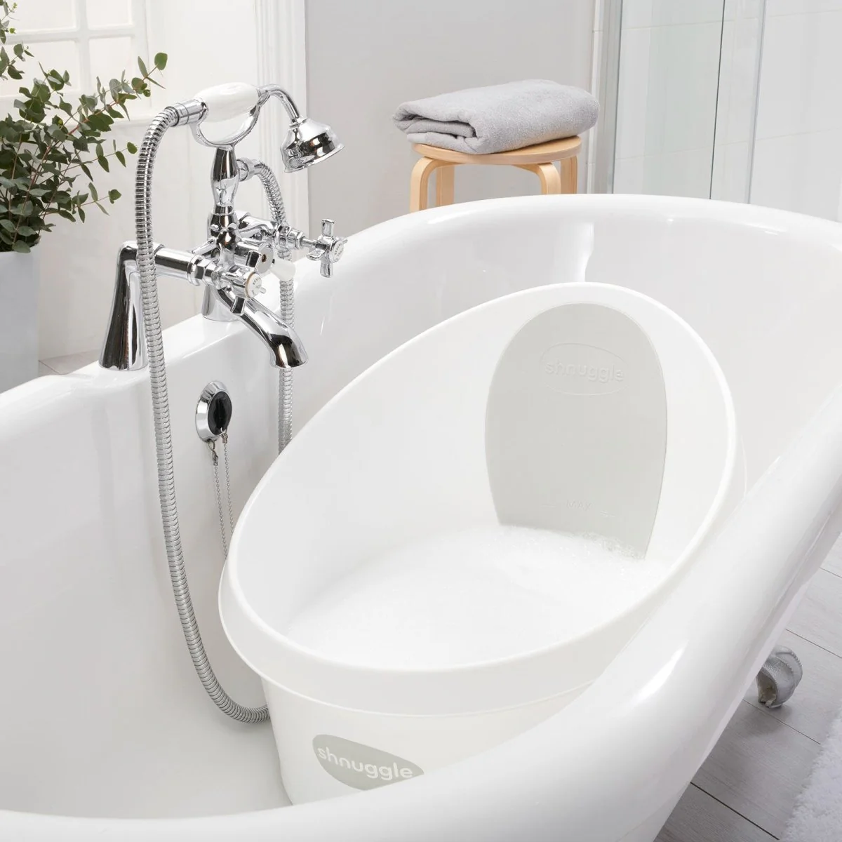 Shnuggle Toddler Bath Tub - White With Light Grey Backrest - Image 4