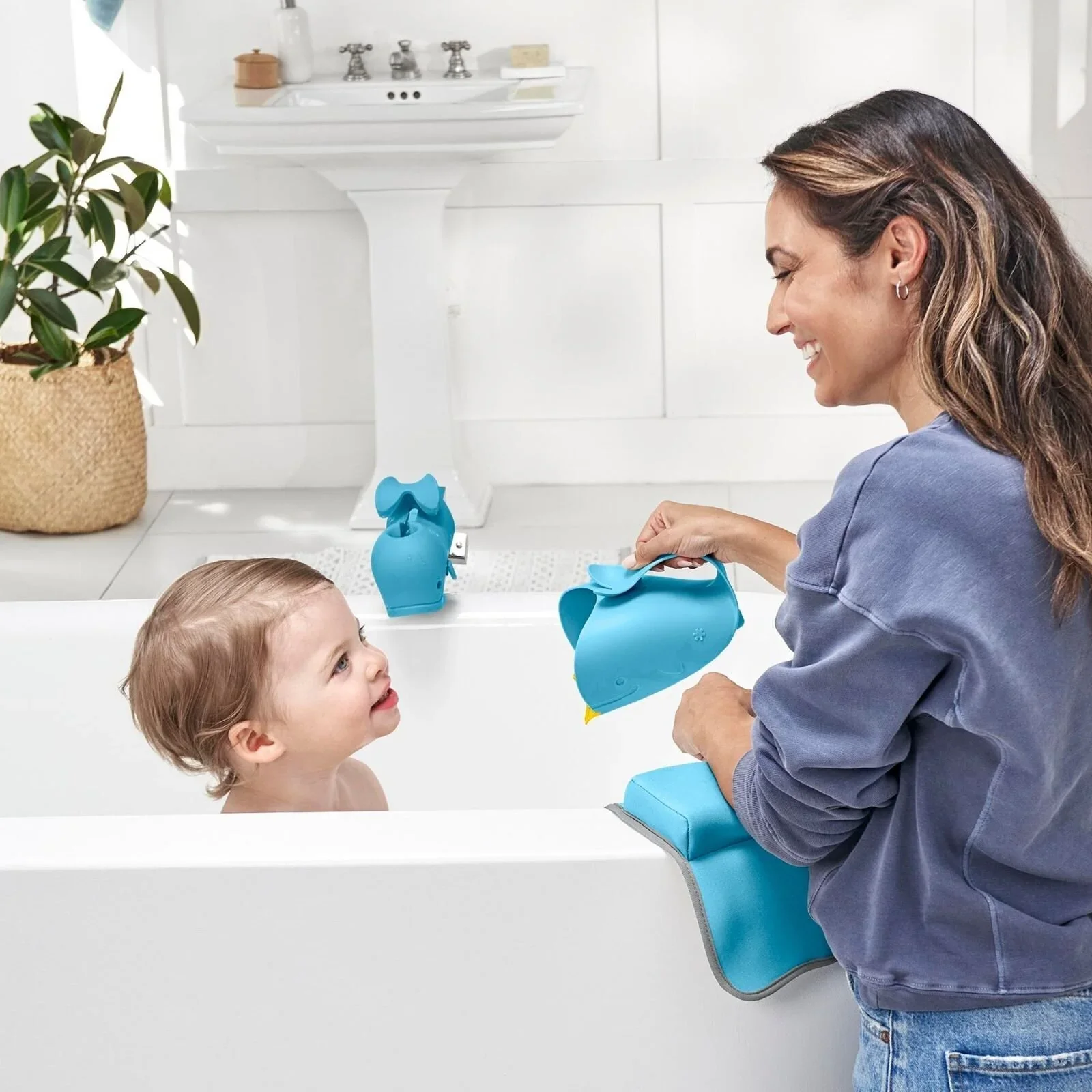 Skip Hop Moby Waterfall Bath Rinser - Image 2
