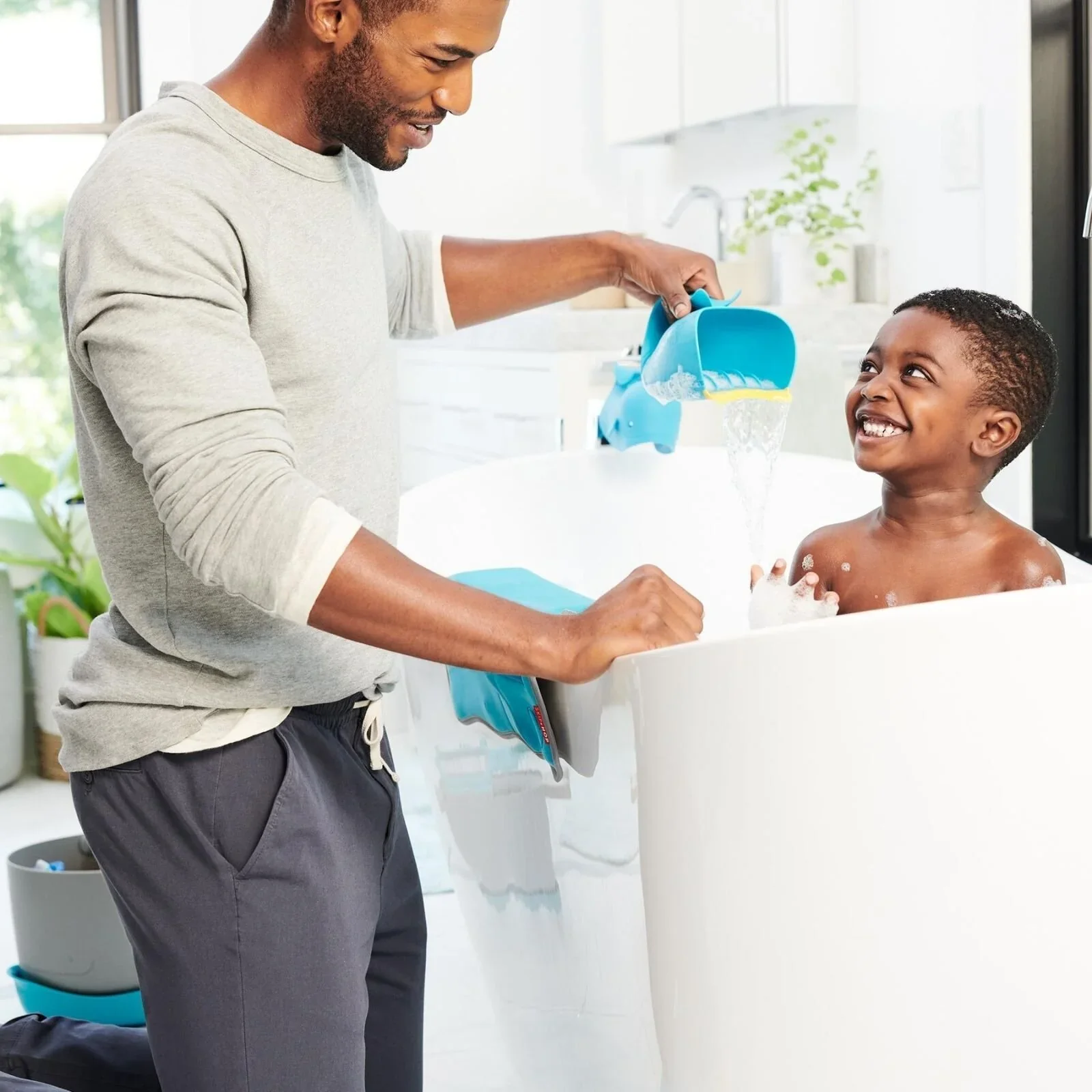 Skip Hop Moby Waterfall Bath Rinser - Image 5