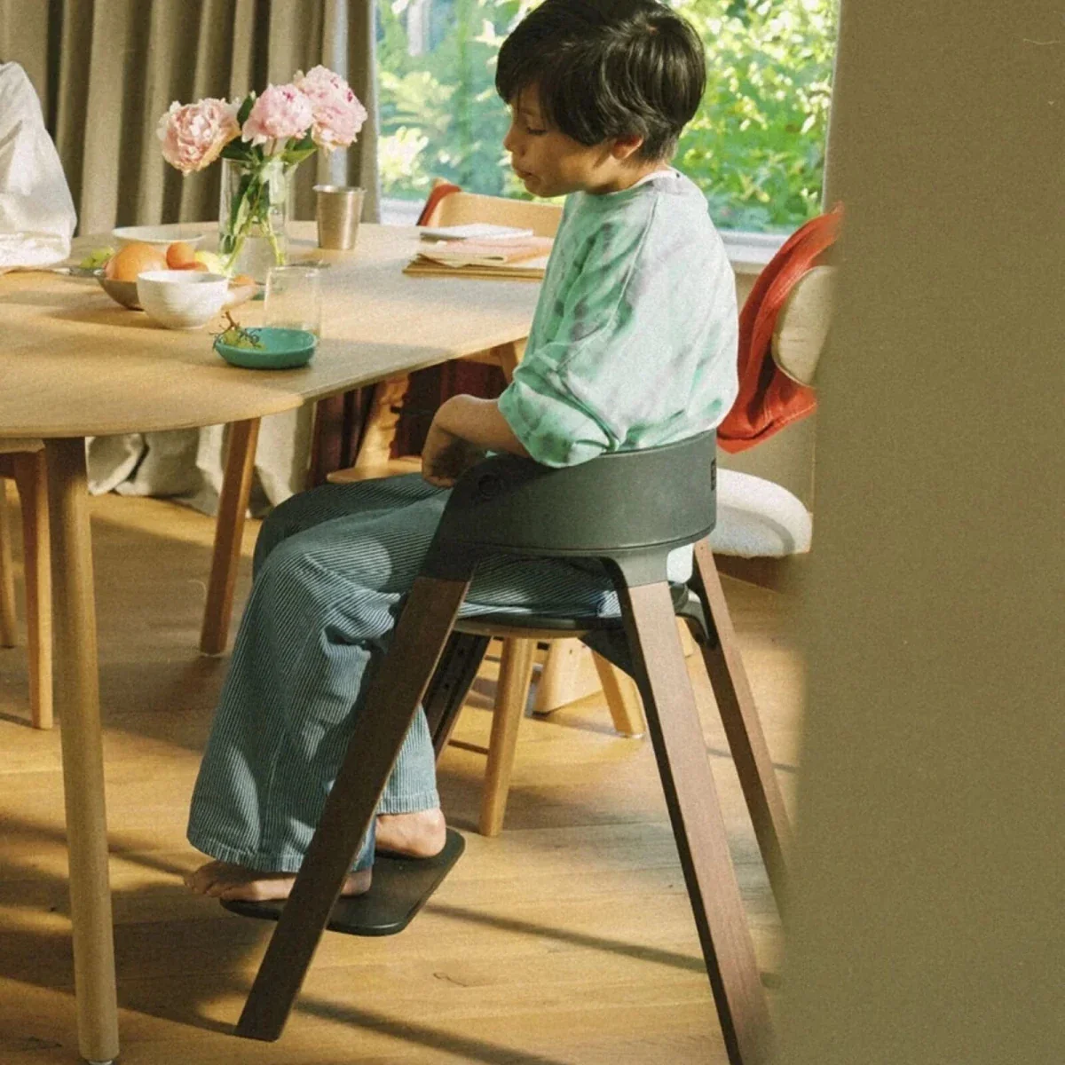 Stokke Steps Highchair - Black/Warm Brown - Image 10