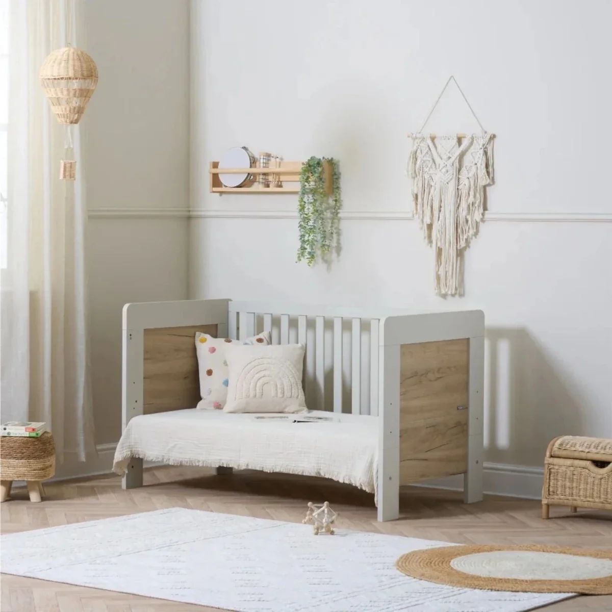 Tutti Bambini Alba Mini Cot Bed - White Sand / Distressed Oak - Image 9