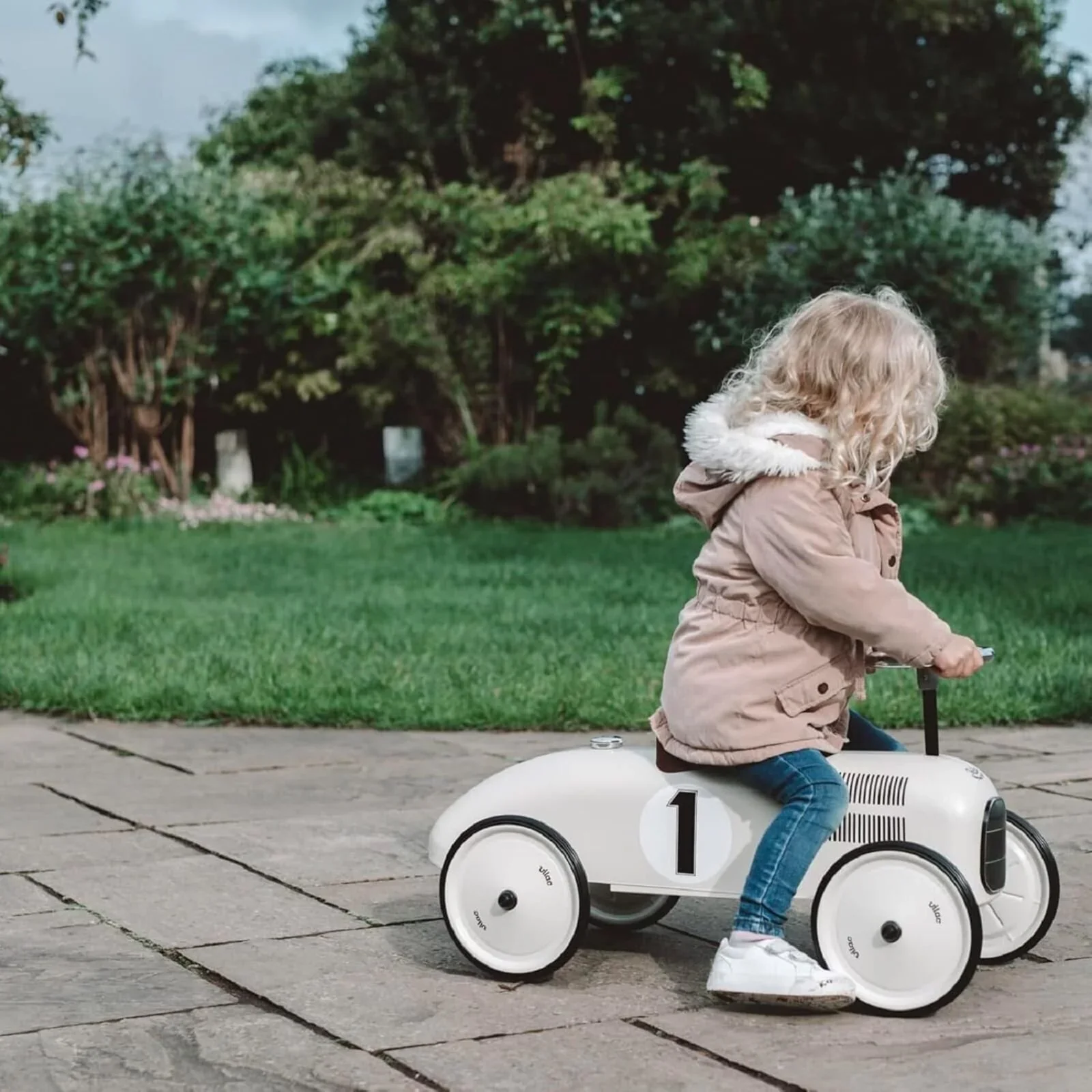 Vilac Ride On Metal Car Toy - Off White - Image 10