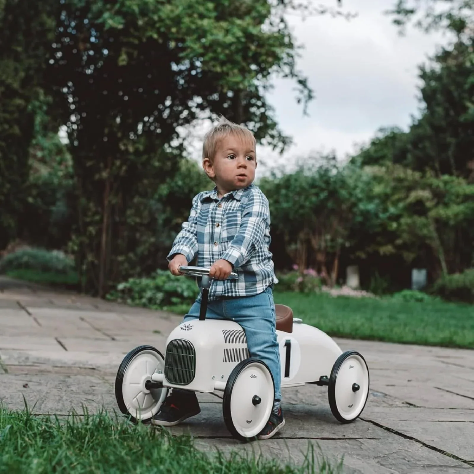 Vilac Ride On Metal Car Toy - Off White - Image 11