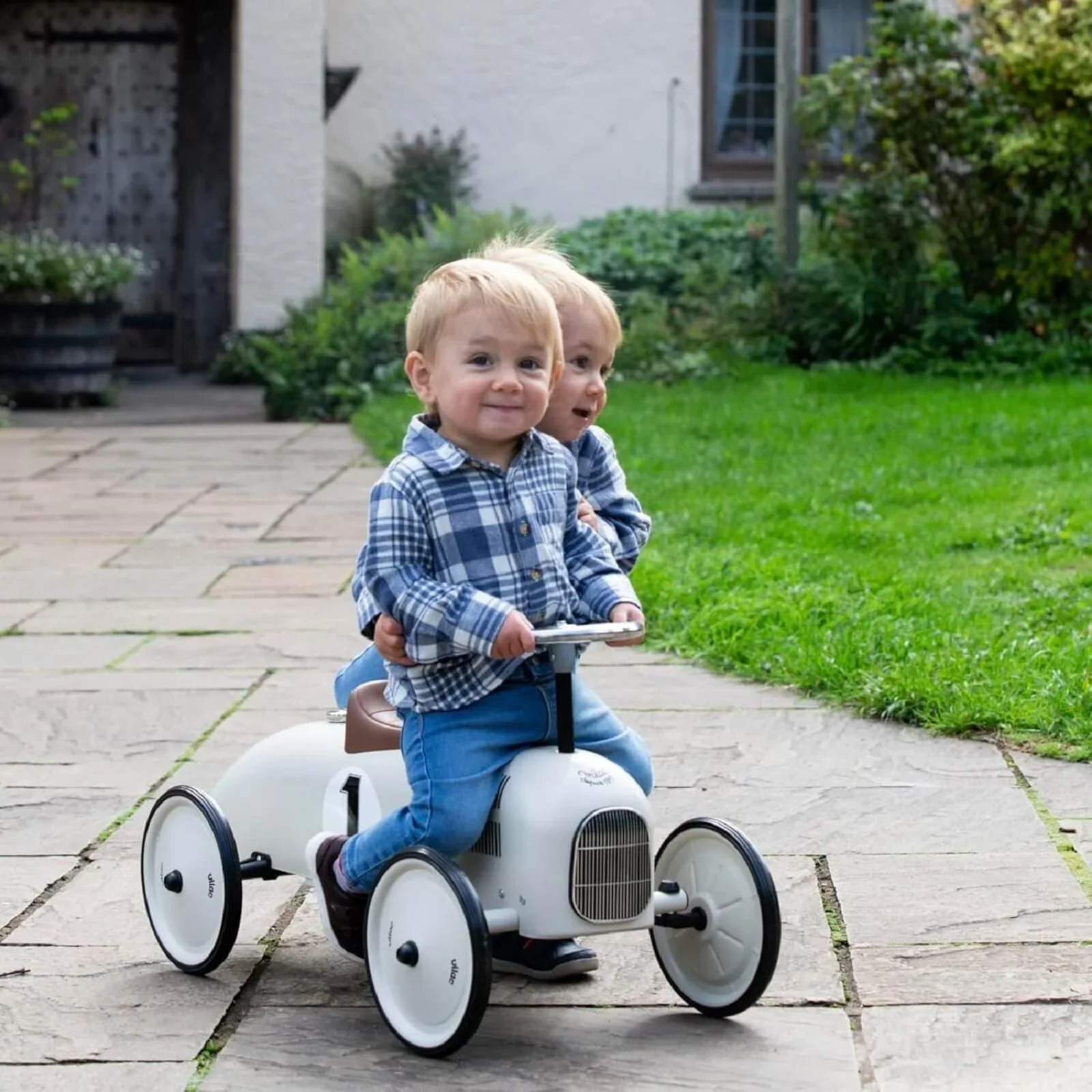 Vilac Ride On Metal Car Toy - Off White - Image 9