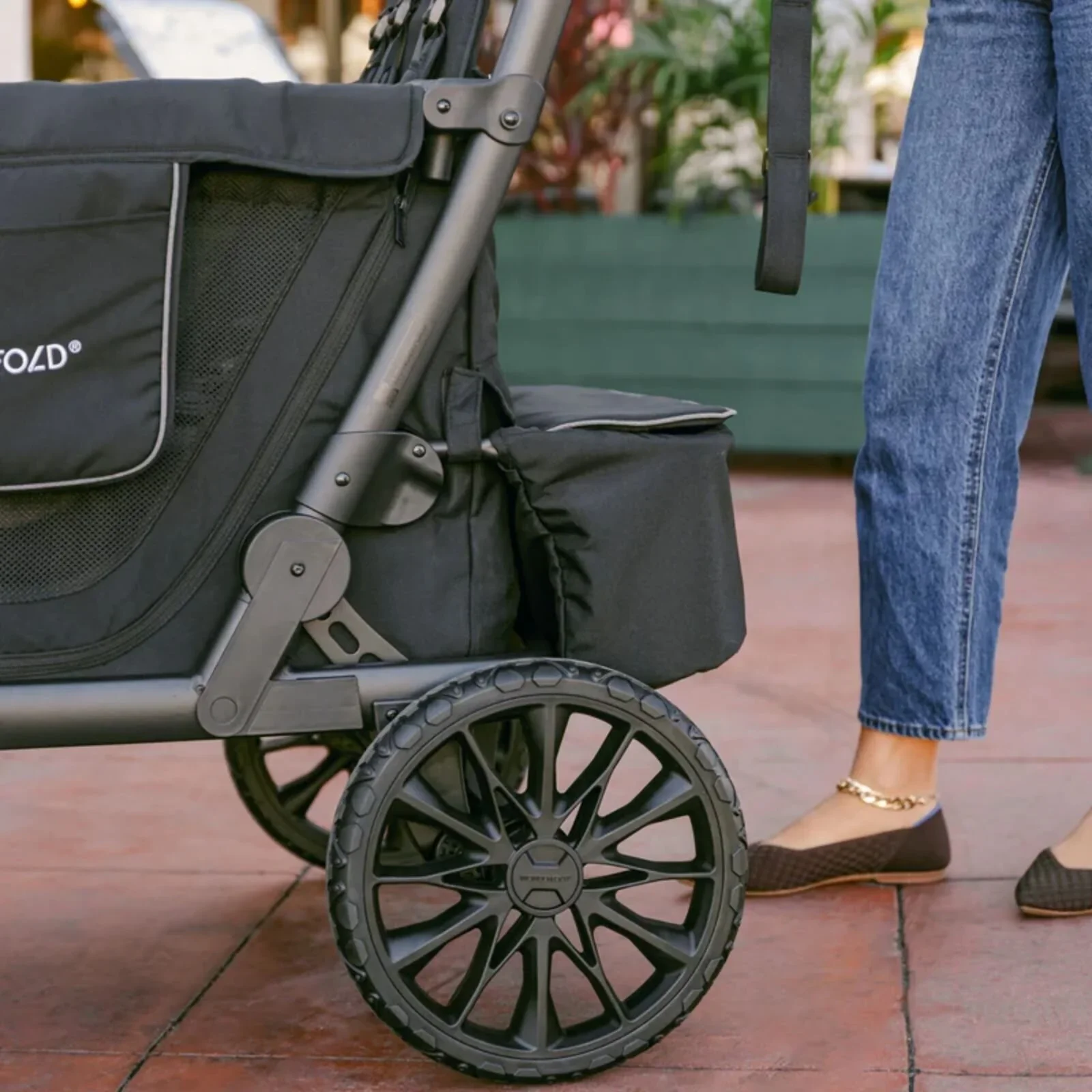 Wonderfold L4 Quad Stroller Wagon - Black - Image 14